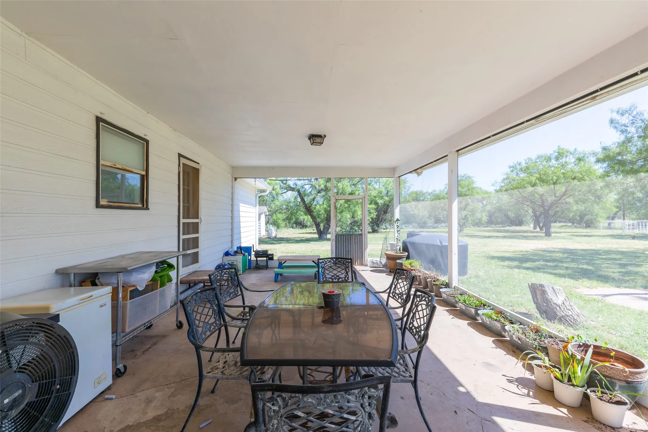 Single Family Residence For Sale in Shackelford County , 1053 County Road 155, Abilene, Texas 79601, 4 Bedroom, 2 Bathroom, 1 Garage spaces, 1,840 Sqft, built in 1976, mls#21319840, Real Estate Agent in Abilene, Homes For Sale in Shackelford county, Homes For Sale in Abilene, Realtor in Abilene Texas, Real Estate Brokerage Independent Realty Texas, Luminita Cordes Realtor