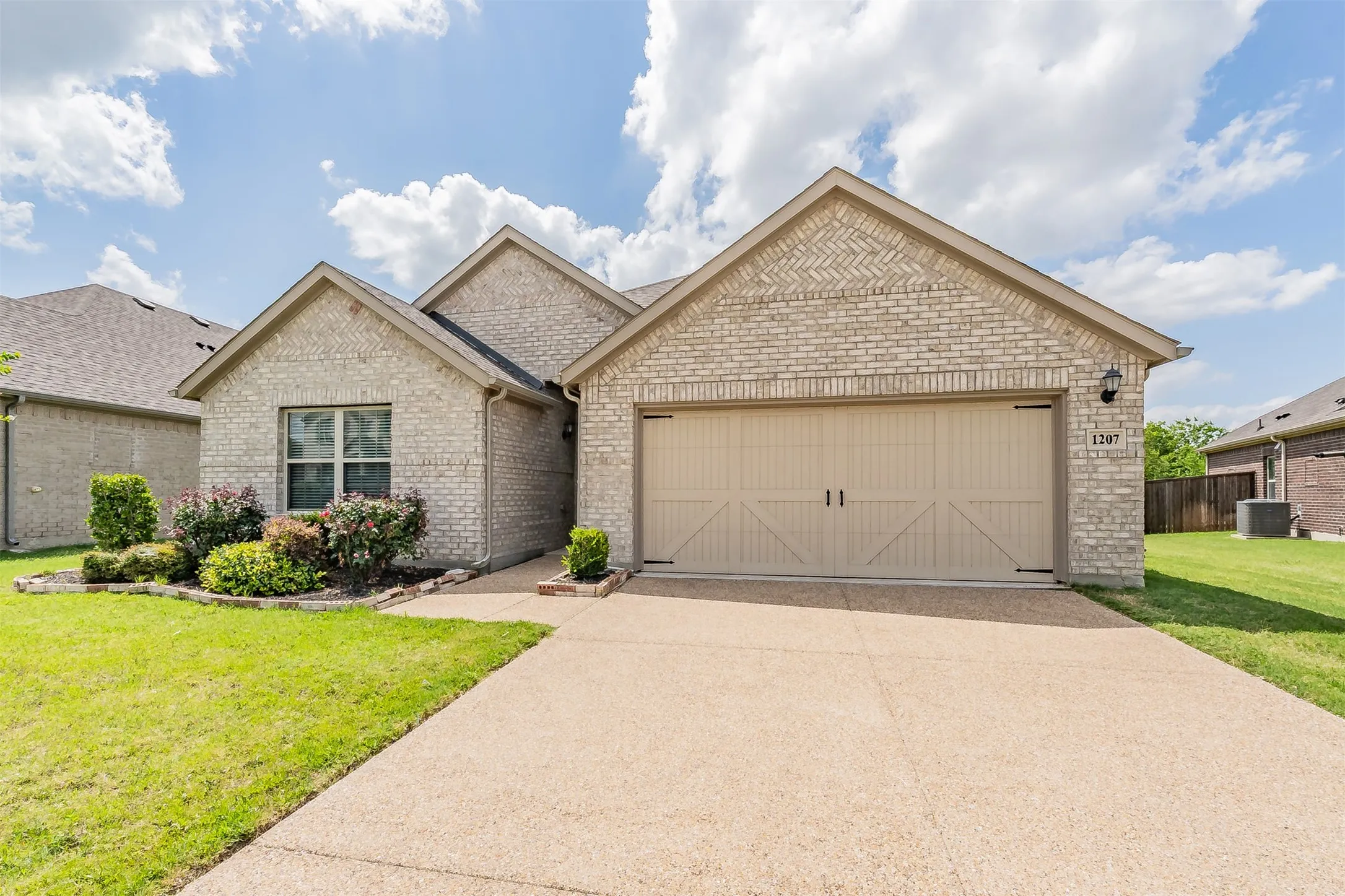 Single Family Residence For Sale in Johnson County , 1207 Putnam Street, Mansfield, Texas 76063, 4 Bedroom, 3 Bathroom, 2 Garage spaces, 2,180 Sqft, built in 2022, mls#21331513, Real Estate Agent in Mansfield, Homes For Sale in Johnson county, Homes For Sale in Mansfield, Realtor in Mansfield Texas, Real Estate Brokerage Independent Realty Texas, Luminita Cordes Realtor