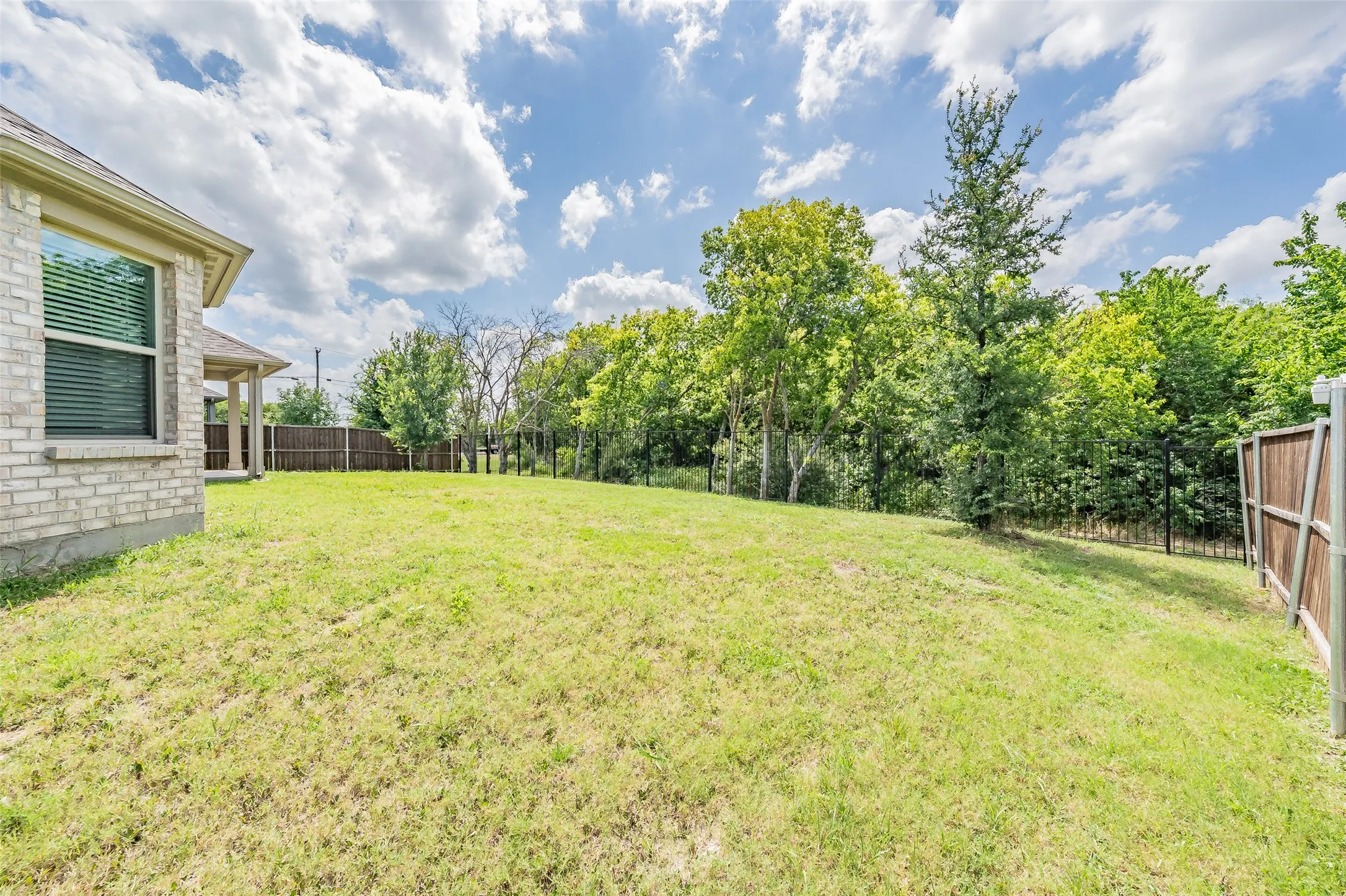 Single Family Residence For Sale in Johnson County , 1207 Putnam Street, Mansfield, Texas 76063, 4 Bedroom, 3 Bathroom, 2 Garage spaces, 2,180 Sqft, built in 2022, mls#21331513, Real Estate Agent in Mansfield, Homes For Sale in Johnson county, Homes For Sale in Mansfield, Realtor in Mansfield Texas, Real Estate Brokerage Independent Realty Texas, Luminita Cordes Realtor