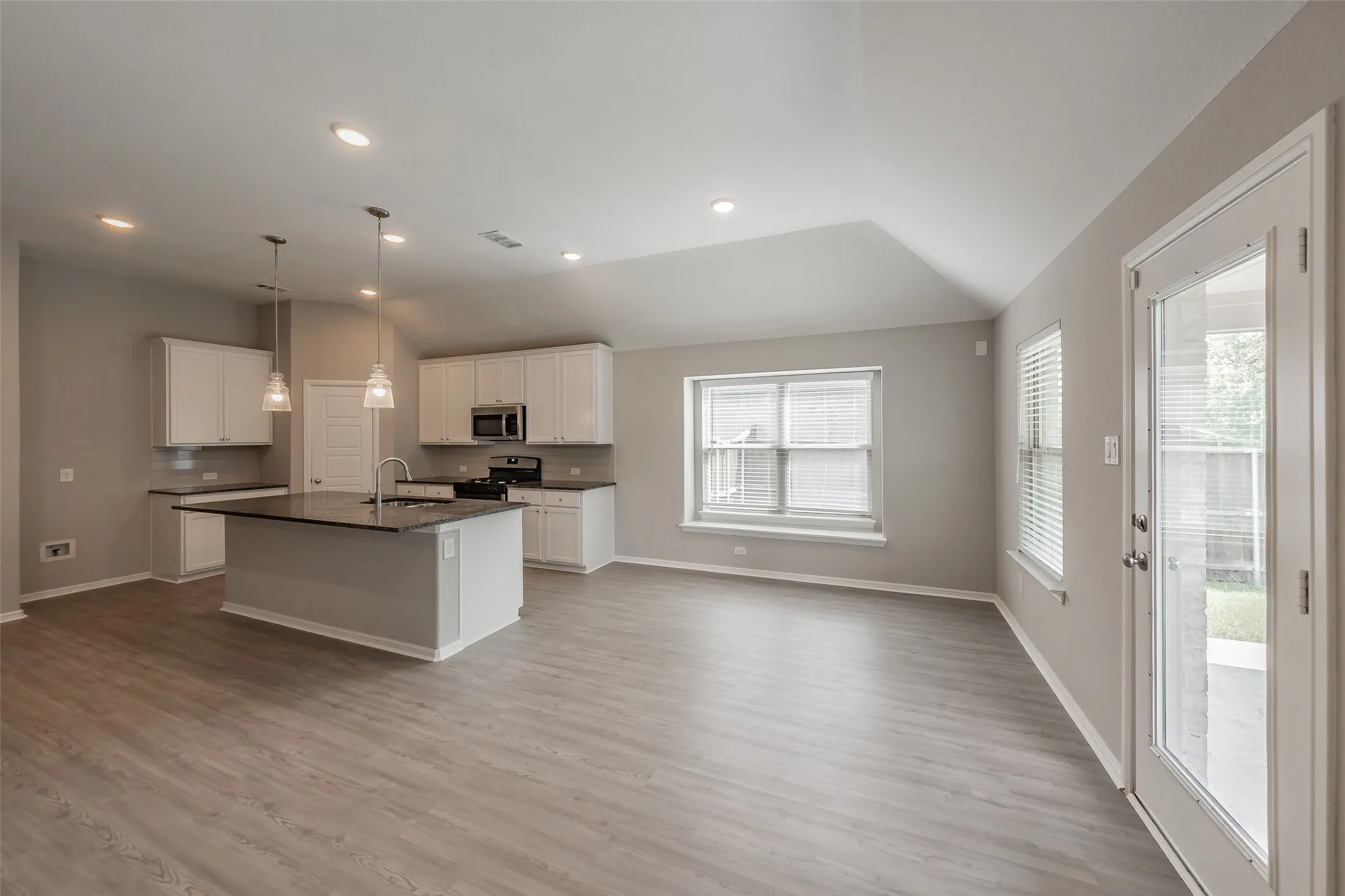 Single Family Residence For Sale in Johnson County , 1207 Putnam Street, Mansfield, Texas 76063, 4 Bedroom, 3 Bathroom, 2 Garage spaces, 2,180 Sqft, built in 2022, mls#21331513, Real Estate Agent in Mansfield, Homes For Sale in Johnson county, Homes For Sale in Mansfield, Realtor in Mansfield Texas, Real Estate Brokerage Independent Realty Texas, Luminita Cordes Realtor