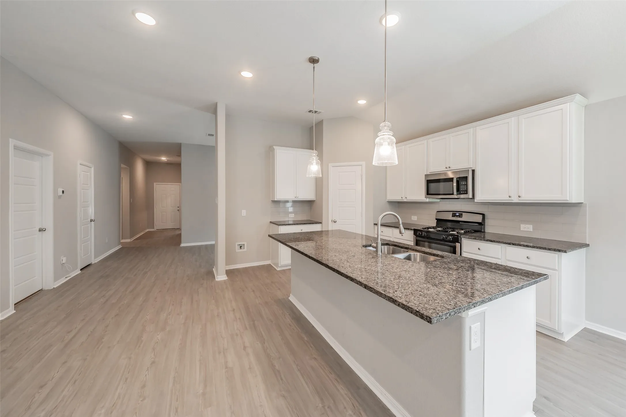 Single Family Residence For Sale in Johnson County , 1207 Putnam Street, Mansfield, Texas 76063, 4 Bedroom, 3 Bathroom, 2 Garage spaces, 2,180 Sqft, built in 2022, mls#21331513, Real Estate Agent in Mansfield, Homes For Sale in Johnson county, Homes For Sale in Mansfield, Realtor in Mansfield Texas, Real Estate Brokerage Independent Realty Texas, Luminita Cordes Realtor