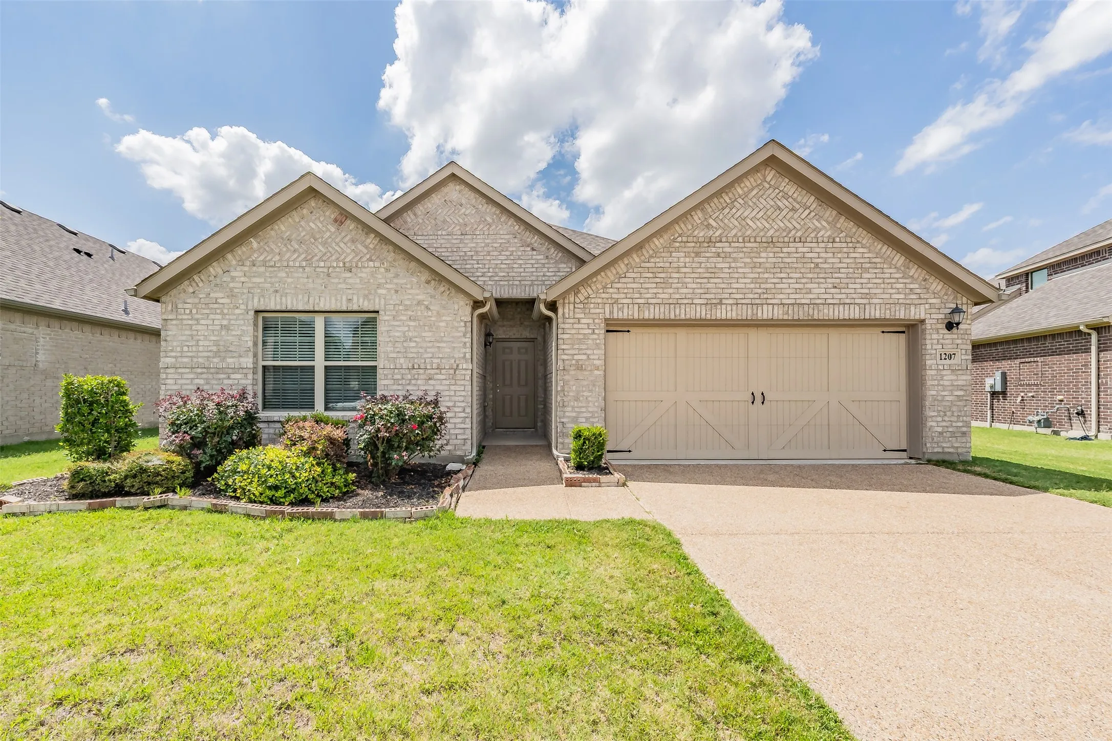 Single Family Residence For Sale in Johnson County , 1207 Putnam Street, Mansfield, Texas 76063, 4 Bedroom, 3 Bathroom, 2 Garage spaces, 2,180 Sqft, built in 2022, mls#21331513, Real Estate Agent in Mansfield, Homes For Sale in Johnson county, Homes For Sale in Mansfield, Realtor in Mansfield Texas, Real Estate Brokerage Independent Realty Texas, Luminita Cordes Realtor
