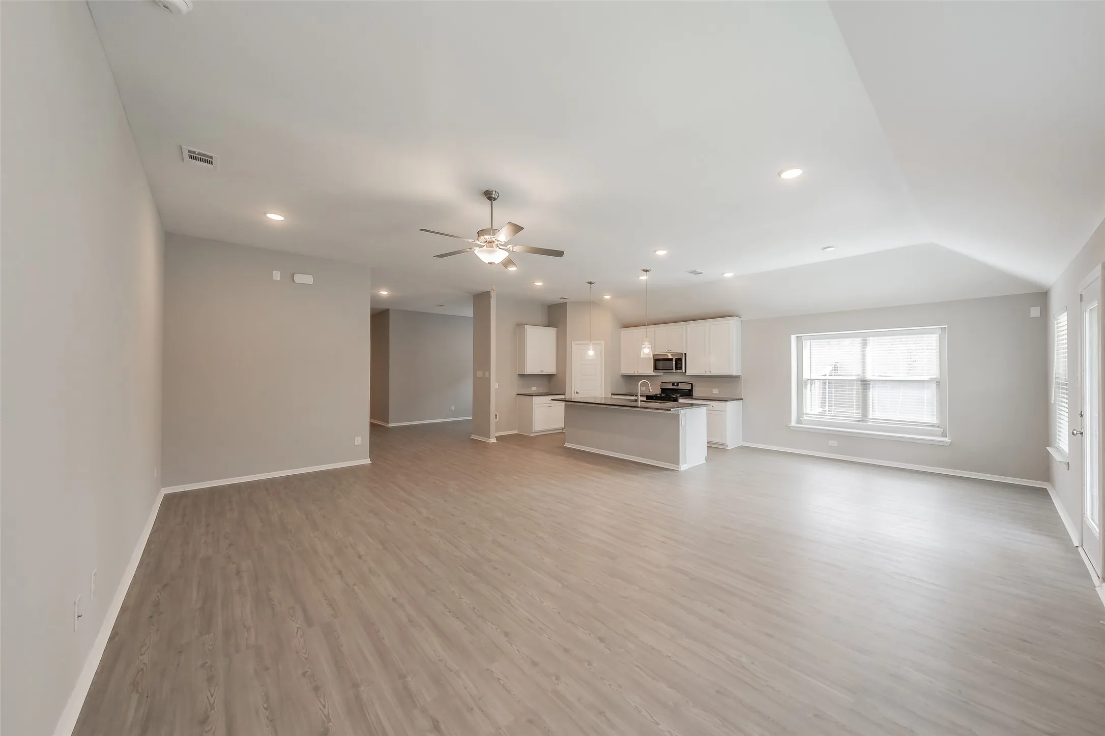 Single Family Residence For Sale in Johnson County , 1207 Putnam Street, Mansfield, Texas 76063, 4 Bedroom, 3 Bathroom, 2 Garage spaces, 2,180 Sqft, built in 2022, mls#21331513, Real Estate Agent in Mansfield, Homes For Sale in Johnson county, Homes For Sale in Mansfield, Realtor in Mansfield Texas, Real Estate Brokerage Independent Realty Texas, Luminita Cordes Realtor