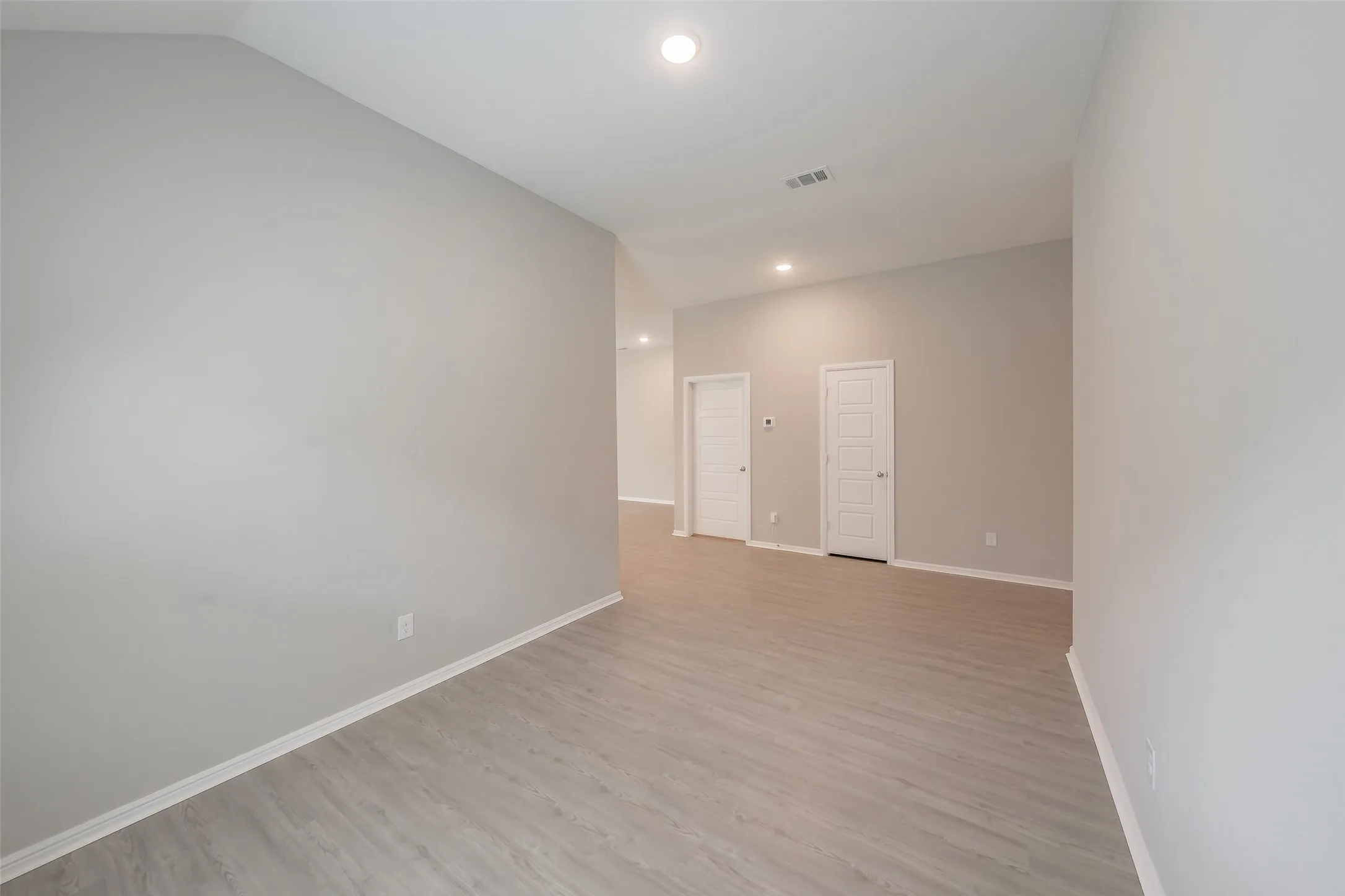Single Family Residence For Sale in Johnson County , 1207 Putnam Street, Mansfield, Texas 76063, 4 Bedroom, 3 Bathroom, 2 Garage spaces, 2,180 Sqft, built in 2022, mls#21331513, Real Estate Agent in Mansfield, Homes For Sale in Johnson county, Homes For Sale in Mansfield, Realtor in Mansfield Texas, Real Estate Brokerage Independent Realty Texas, Luminita Cordes Realtor