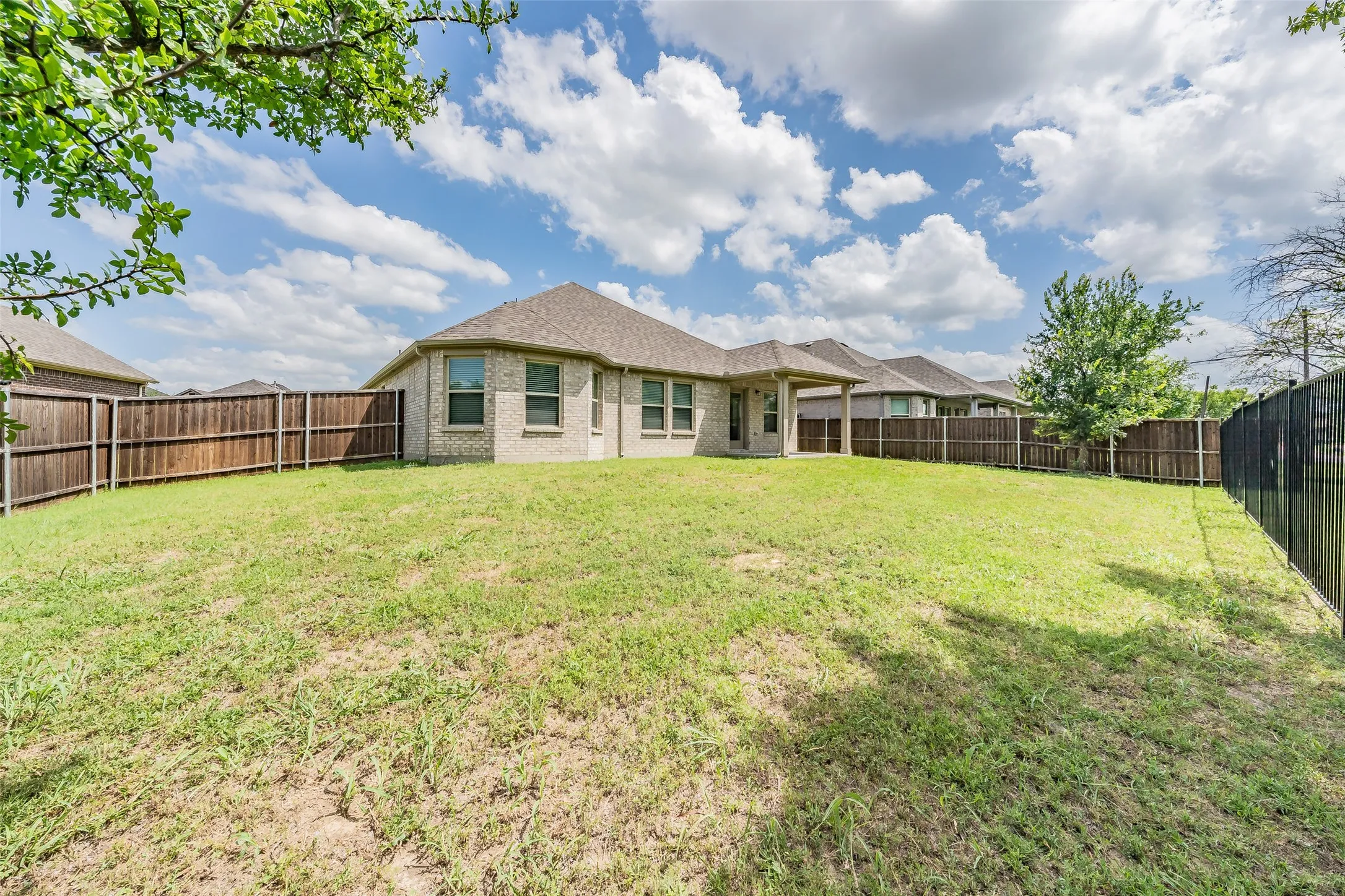 Single Family Residence For Sale in Johnson County , 1207 Putnam Street, Mansfield, Texas 76063, 4 Bedroom, 3 Bathroom, 2 Garage spaces, 2,180 Sqft, built in 2022, mls#21331513, Real Estate Agent in Mansfield, Homes For Sale in Johnson county, Homes For Sale in Mansfield, Realtor in Mansfield Texas, Real Estate Brokerage Independent Realty Texas, Luminita Cordes Realtor