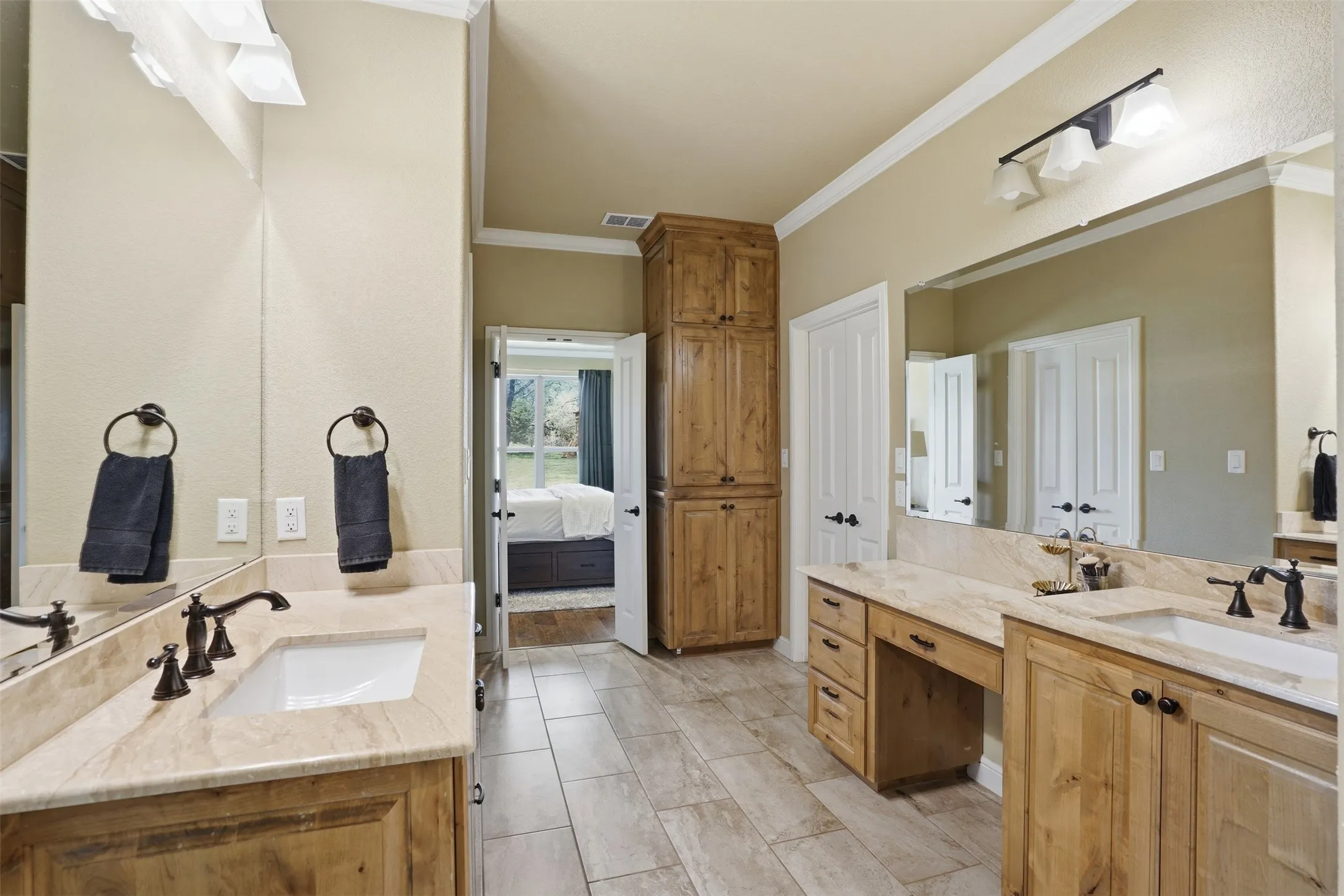 great storage in primary bath