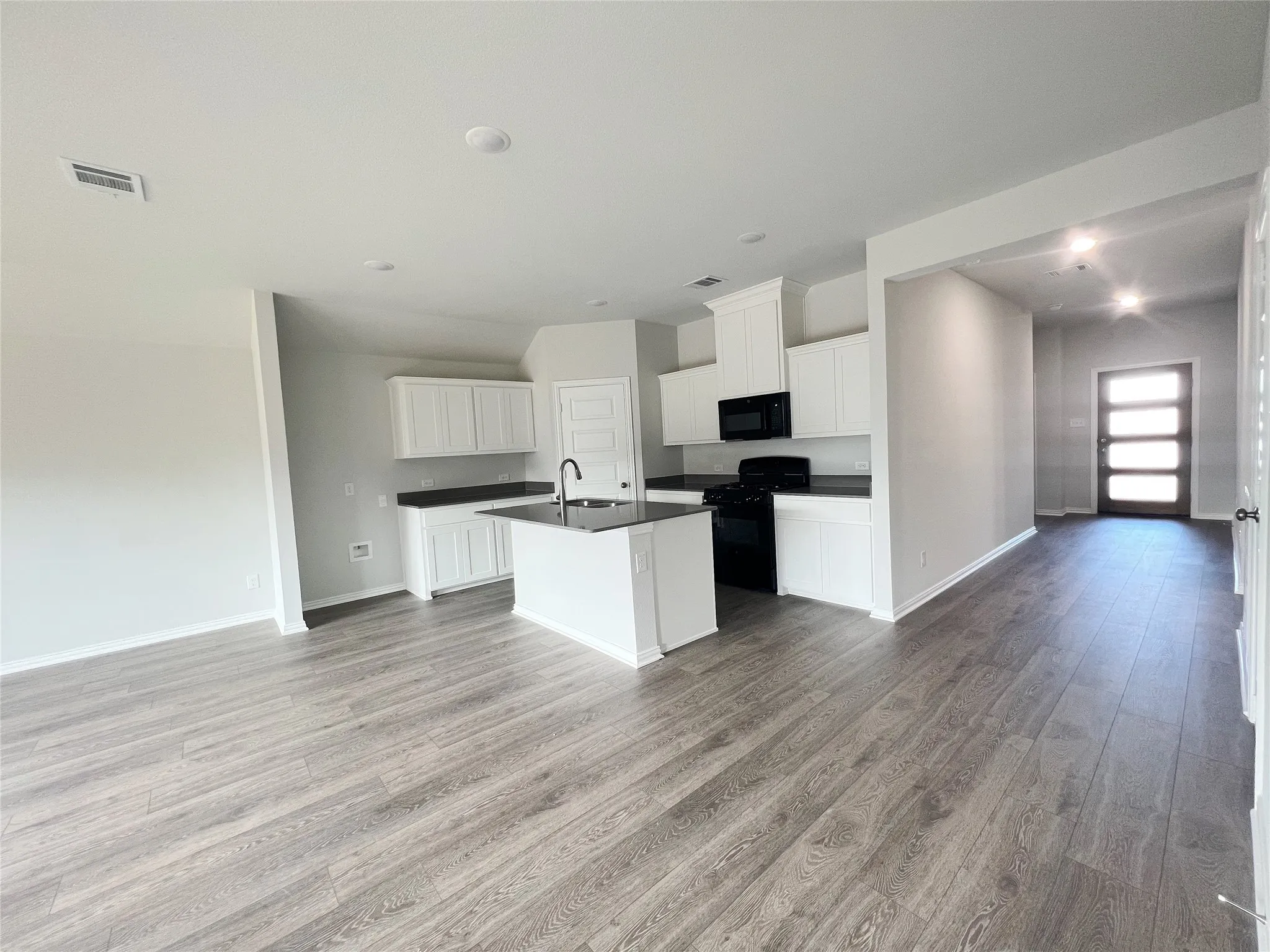 Single Family Residence For Rent in Grayson County , 553 Meadow Run Drive, Van Alstyne, Texas 75495, 4 Bedroom, 2 Bathroom, 2 Garage spaces, 1,798 Sqft, built in 2023, mls#21332861, Real Estate Agent in Van Alstyne, Homes For Rent in Grayson county, Homes For Rent in Van Alstyne, Realtor in Van Alstyne Texas, Real Estate Brokerage Independent Realty Texas, Luminita Cordes Realtor