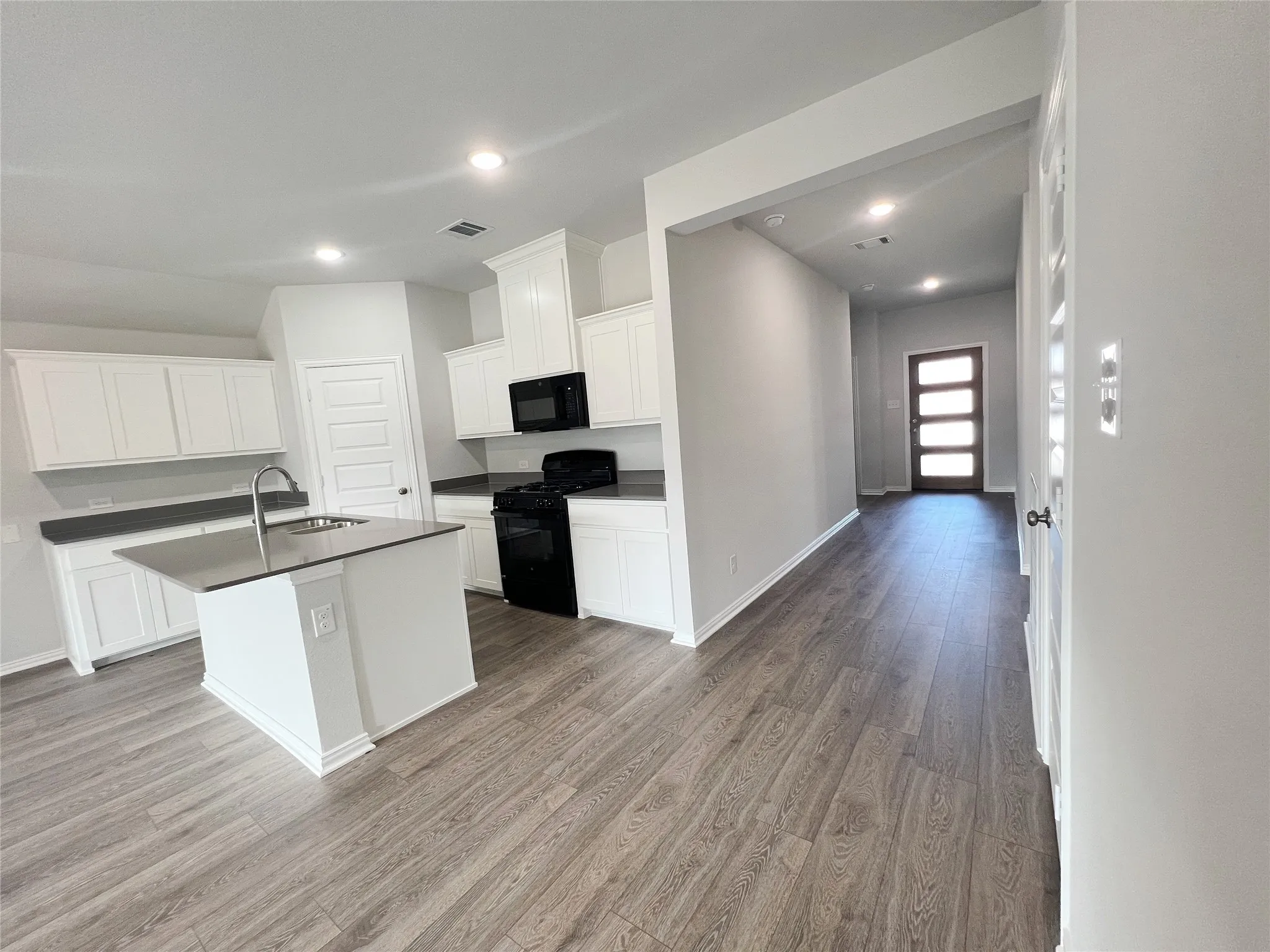 Single Family Residence For Rent in Grayson County , 553 Meadow Run Drive, Van Alstyne, Texas 75495, 4 Bedroom, 2 Bathroom, 2 Garage spaces, 1,798 Sqft, built in 2023, mls#21332861, Real Estate Agent in Van Alstyne, Homes For Rent in Grayson county, Homes For Rent in Van Alstyne, Realtor in Van Alstyne Texas, Real Estate Brokerage Independent Realty Texas, Luminita Cordes Realtor