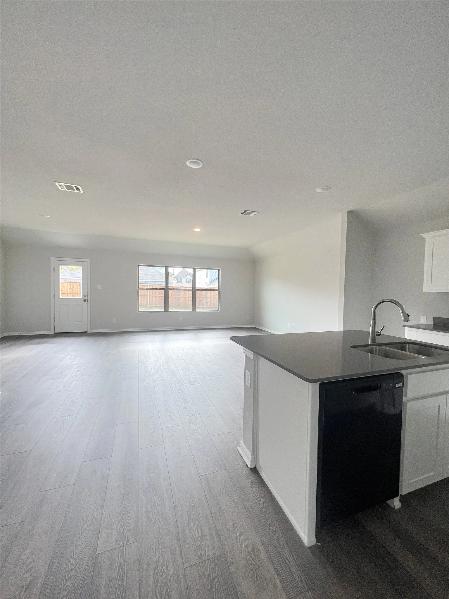 Single Family Residence For Rent in Grayson County , 553 Meadow Run Drive, Van Alstyne, Texas 75495, 4 Bedroom, 2 Bathroom, 2 Garage spaces, 1,798 Sqft, built in 2023, mls#21332861, Real Estate Agent in Van Alstyne, Homes For Rent in Grayson county, Homes For Rent in Van Alstyne, Realtor in Van Alstyne Texas, Real Estate Brokerage Independent Realty Texas, Luminita Cordes Realtor