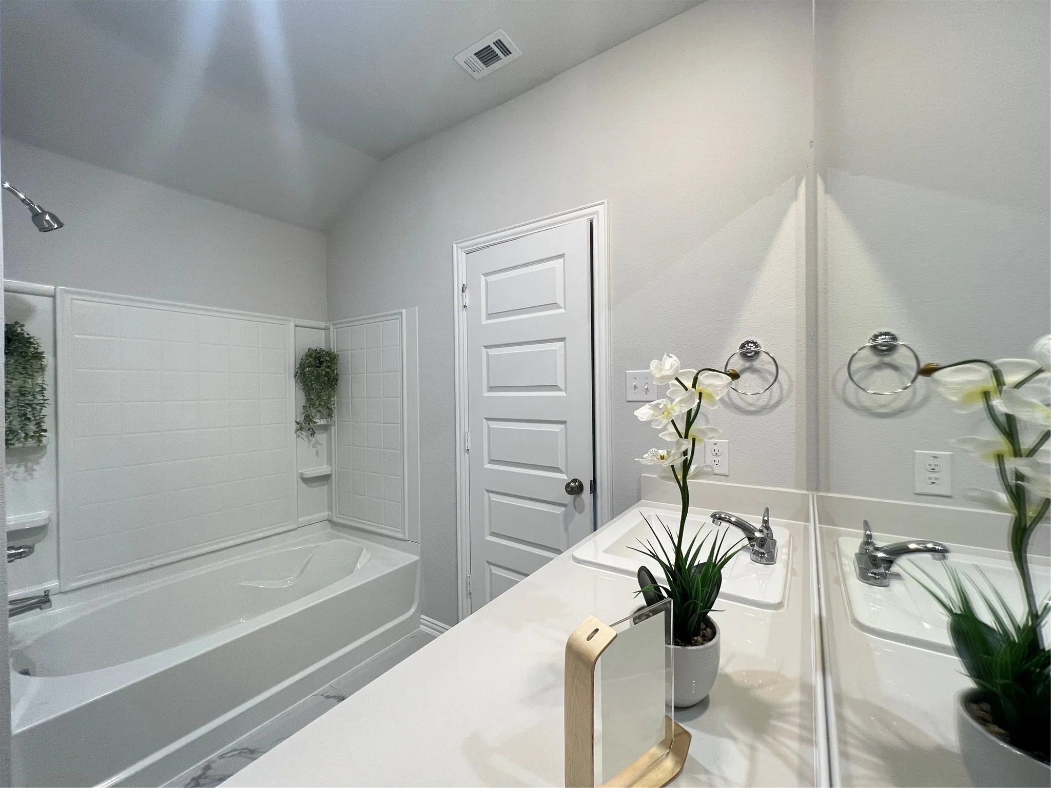 Single Family Residence For Rent in Grayson County , 553 Meadow Run Drive, Van Alstyne, Texas 75495, 4 Bedroom, 2 Bathroom, 2 Garage spaces, 1,798 Sqft, built in 2023, mls#21332861, Real Estate Agent in Van Alstyne, Homes For Rent in Grayson county, Homes For Rent in Van Alstyne, Realtor in Van Alstyne Texas, Real Estate Brokerage Independent Realty Texas, Luminita Cordes Realtor