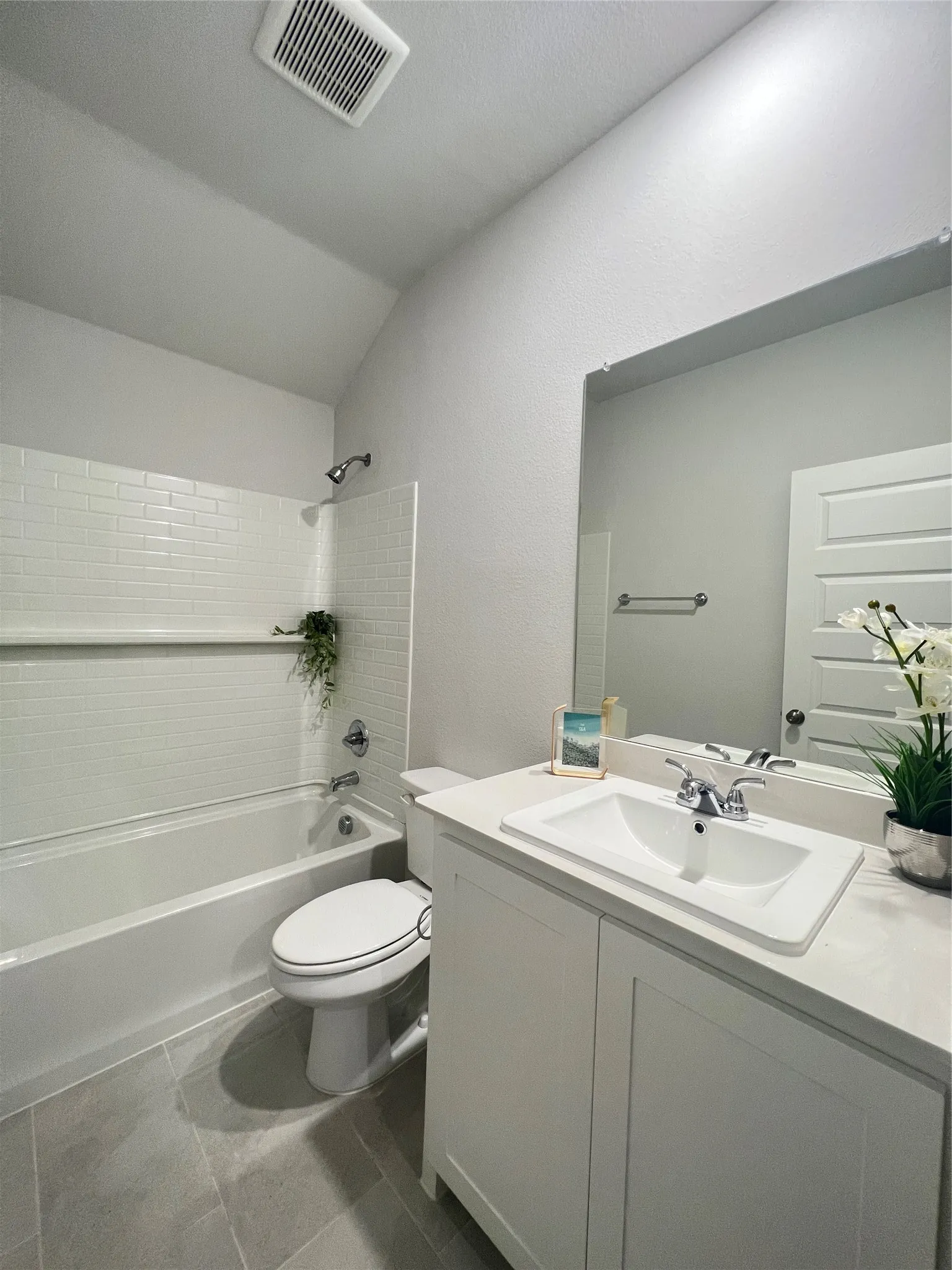 Single Family Residence For Rent in Grayson County , 553 Meadow Run Drive, Van Alstyne, Texas 75495, 4 Bedroom, 2 Bathroom, 2 Garage spaces, 1,798 Sqft, built in 2023, mls#21332861, Real Estate Agent in Van Alstyne, Homes For Rent in Grayson county, Homes For Rent in Van Alstyne, Realtor in Van Alstyne Texas, Real Estate Brokerage Independent Realty Texas, Luminita Cordes Realtor