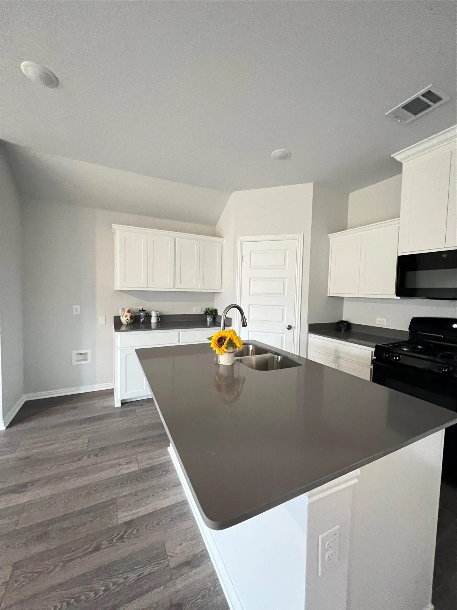 Single Family Residence For Rent in Grayson County , 553 Meadow Run Drive, Van Alstyne, Texas 75495, 4 Bedroom, 2 Bathroom, 2 Garage spaces, 1,798 Sqft, built in 2023, mls#21332861, Real Estate Agent in Van Alstyne, Homes For Rent in Grayson county, Homes For Rent in Van Alstyne, Realtor in Van Alstyne Texas, Real Estate Brokerage Independent Realty Texas, Luminita Cordes Realtor