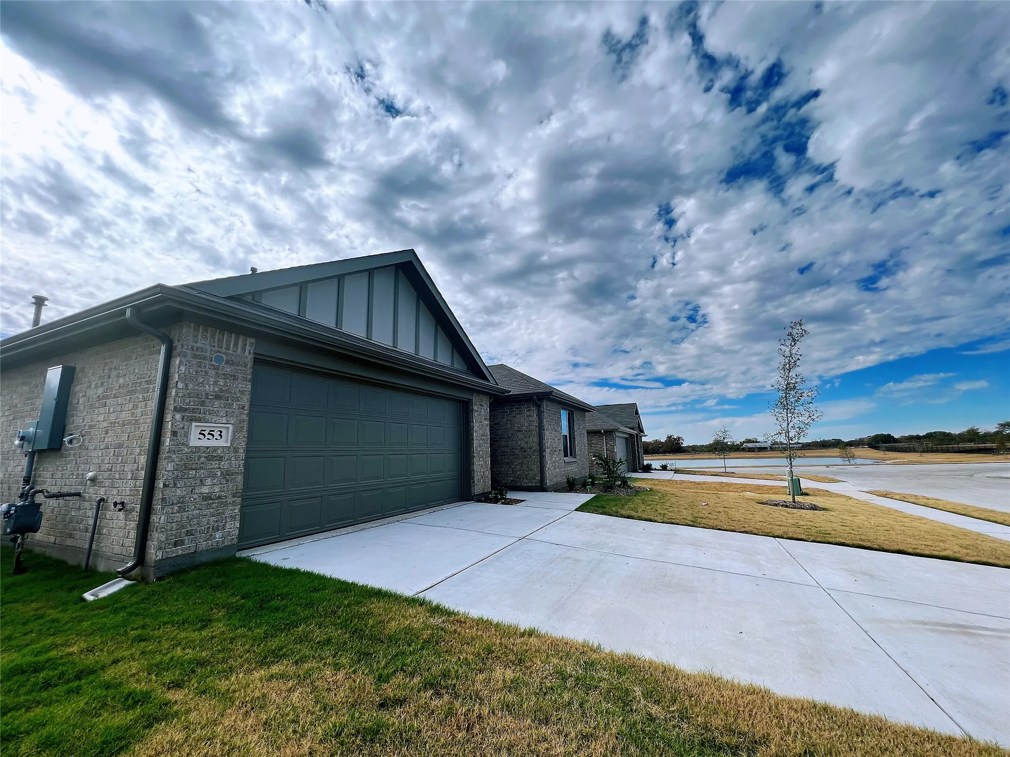 Single Family Residence For Rent in Grayson County , 553 Meadow Run Drive, Van Alstyne, Texas 75495, 4 Bedroom, 2 Bathroom, 2 Garage spaces, 1,798 Sqft, built in 2023, mls#21332861, Real Estate Agent in Van Alstyne, Homes For Rent in Grayson county, Homes For Rent in Van Alstyne, Realtor in Van Alstyne Texas, Real Estate Brokerage Independent Realty Texas, Luminita Cordes Realtor