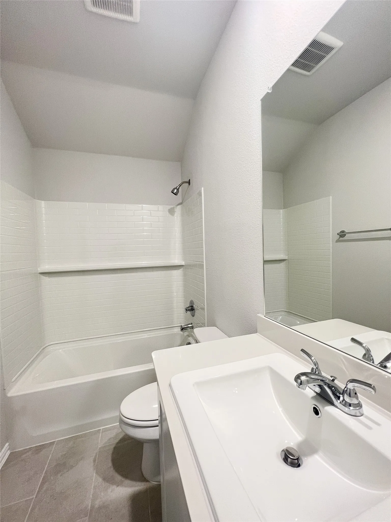 Single Family Residence For Rent in Grayson County , 553 Meadow Run Drive, Van Alstyne, Texas 75495, 4 Bedroom, 2 Bathroom, 2 Garage spaces, 1,798 Sqft, built in 2023, mls#21332861, Real Estate Agent in Van Alstyne, Homes For Rent in Grayson county, Homes For Rent in Van Alstyne, Realtor in Van Alstyne Texas, Real Estate Brokerage Independent Realty Texas, Luminita Cordes Realtor