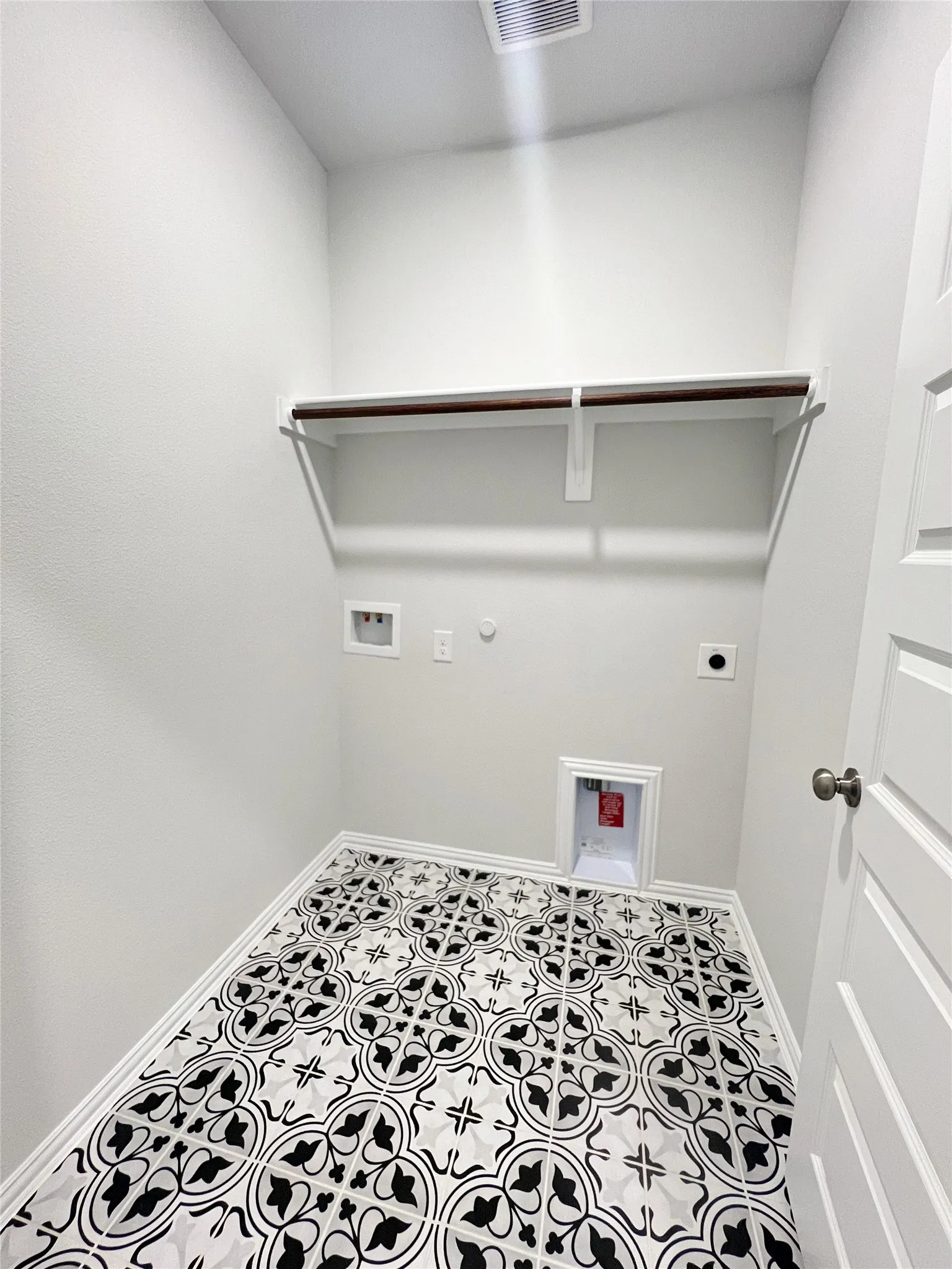 Single Family Residence For Rent in Grayson County , 553 Meadow Run Drive, Van Alstyne, Texas 75495, 4 Bedroom, 2 Bathroom, 2 Garage spaces, 1,798 Sqft, built in 2023, mls#21332861, Real Estate Agent in Van Alstyne, Homes For Rent in Grayson county, Homes For Rent in Van Alstyne, Realtor in Van Alstyne Texas, Real Estate Brokerage Independent Realty Texas, Luminita Cordes Realtor