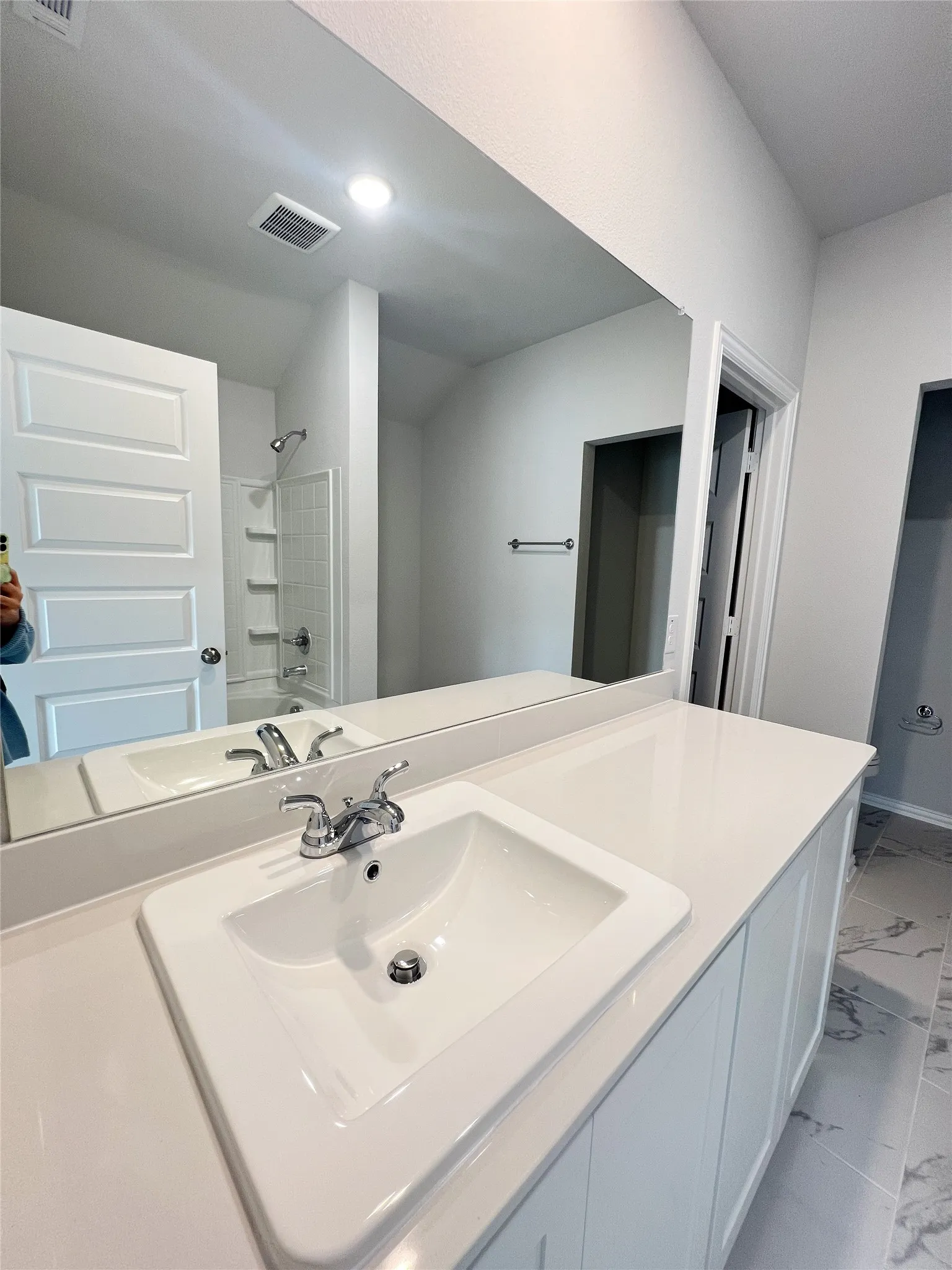 Single Family Residence For Rent in Grayson County , 553 Meadow Run Drive, Van Alstyne, Texas 75495, 4 Bedroom, 2 Bathroom, 2 Garage spaces, 1,798 Sqft, built in 2023, mls#21332861, Real Estate Agent in Van Alstyne, Homes For Rent in Grayson county, Homes For Rent in Van Alstyne, Realtor in Van Alstyne Texas, Real Estate Brokerage Independent Realty Texas, Luminita Cordes Realtor