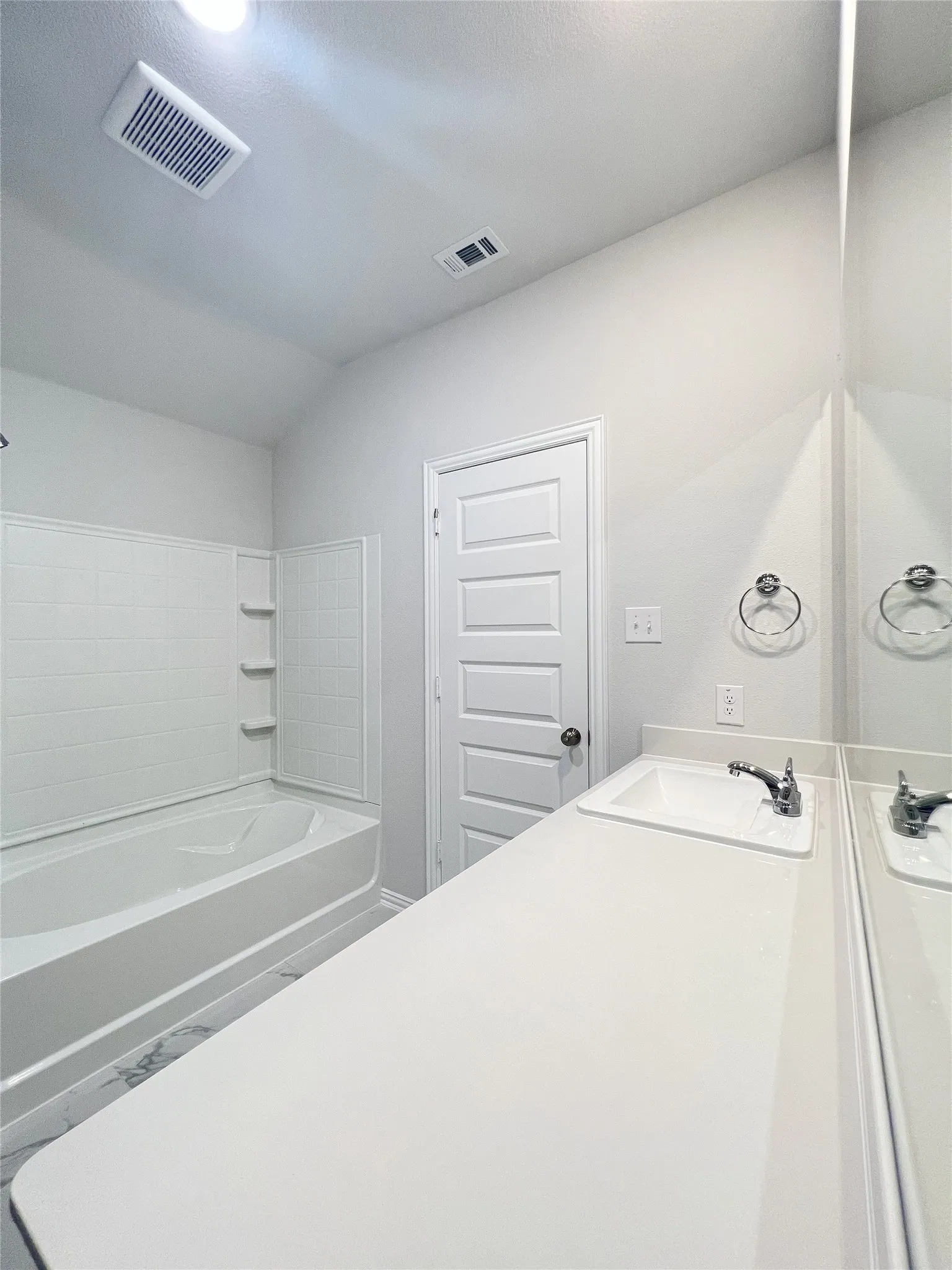Single Family Residence For Rent in Grayson County , 553 Meadow Run Drive, Van Alstyne, Texas 75495, 4 Bedroom, 2 Bathroom, 2 Garage spaces, 1,798 Sqft, built in 2023, mls#21332861, Real Estate Agent in Van Alstyne, Homes For Rent in Grayson county, Homes For Rent in Van Alstyne, Realtor in Van Alstyne Texas, Real Estate Brokerage Independent Realty Texas, Luminita Cordes Realtor