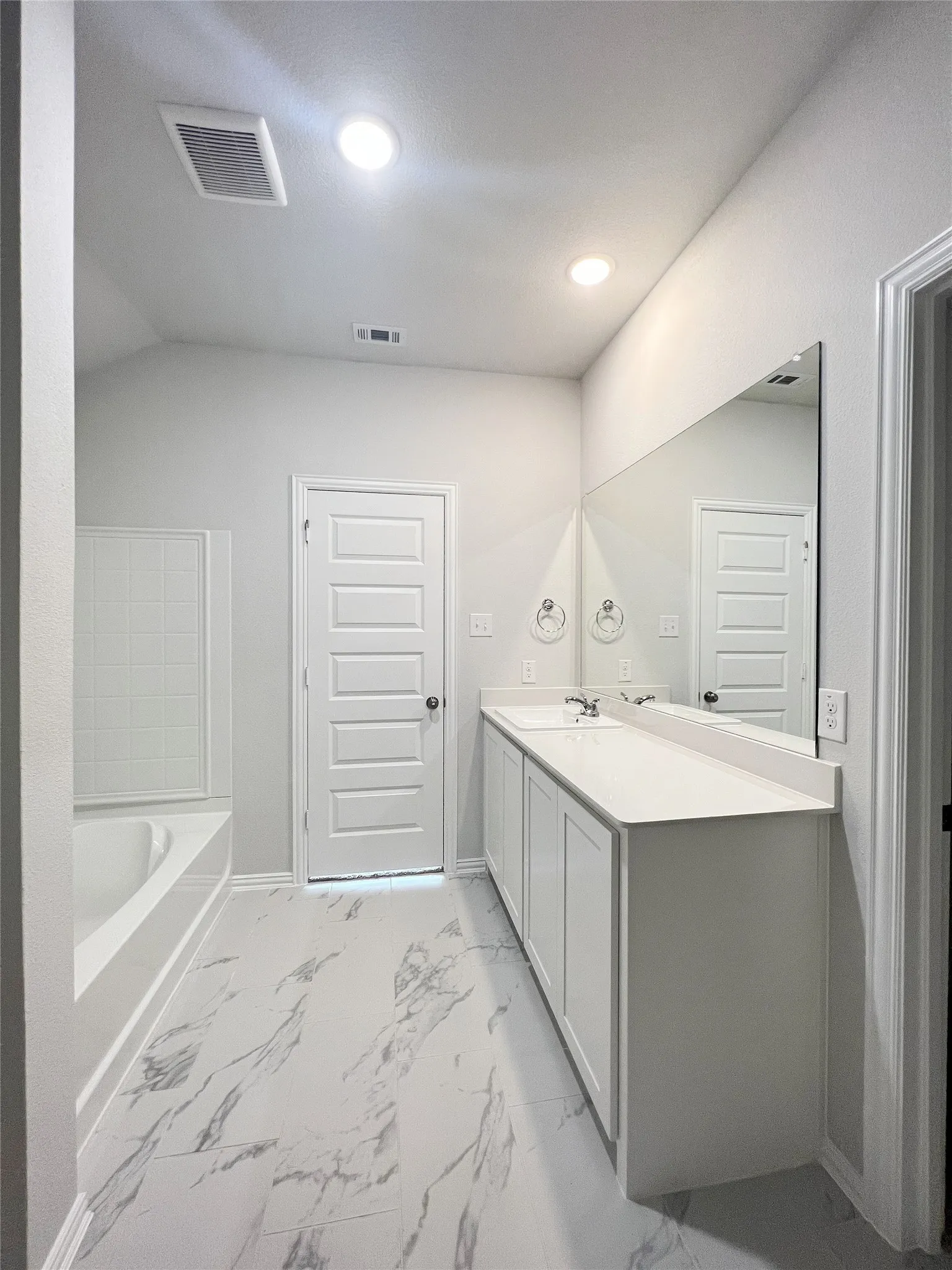 Single Family Residence For Rent in Grayson County , 553 Meadow Run Drive, Van Alstyne, Texas 75495, 4 Bedroom, 2 Bathroom, 2 Garage spaces, 1,798 Sqft, built in 2023, mls#21332861, Real Estate Agent in Van Alstyne, Homes For Rent in Grayson county, Homes For Rent in Van Alstyne, Realtor in Van Alstyne Texas, Real Estate Brokerage Independent Realty Texas, Luminita Cordes Realtor