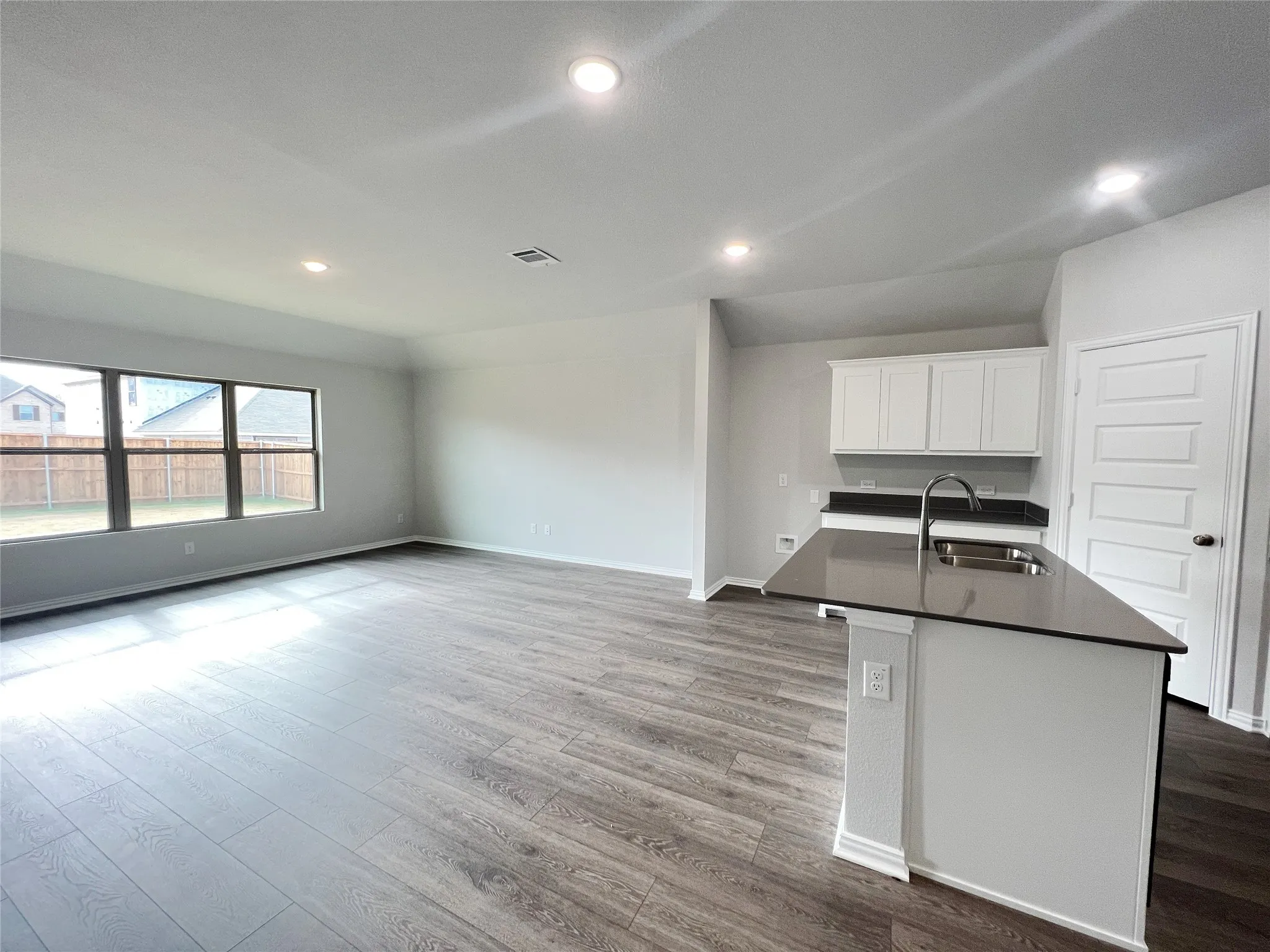 Single Family Residence For Rent in Grayson County , 553 Meadow Run Drive, Van Alstyne, Texas 75495, 4 Bedroom, 2 Bathroom, 2 Garage spaces, 1,798 Sqft, built in 2023, mls#21332861, Real Estate Agent in Van Alstyne, Homes For Rent in Grayson county, Homes For Rent in Van Alstyne, Realtor in Van Alstyne Texas, Real Estate Brokerage Independent Realty Texas, Luminita Cordes Realtor