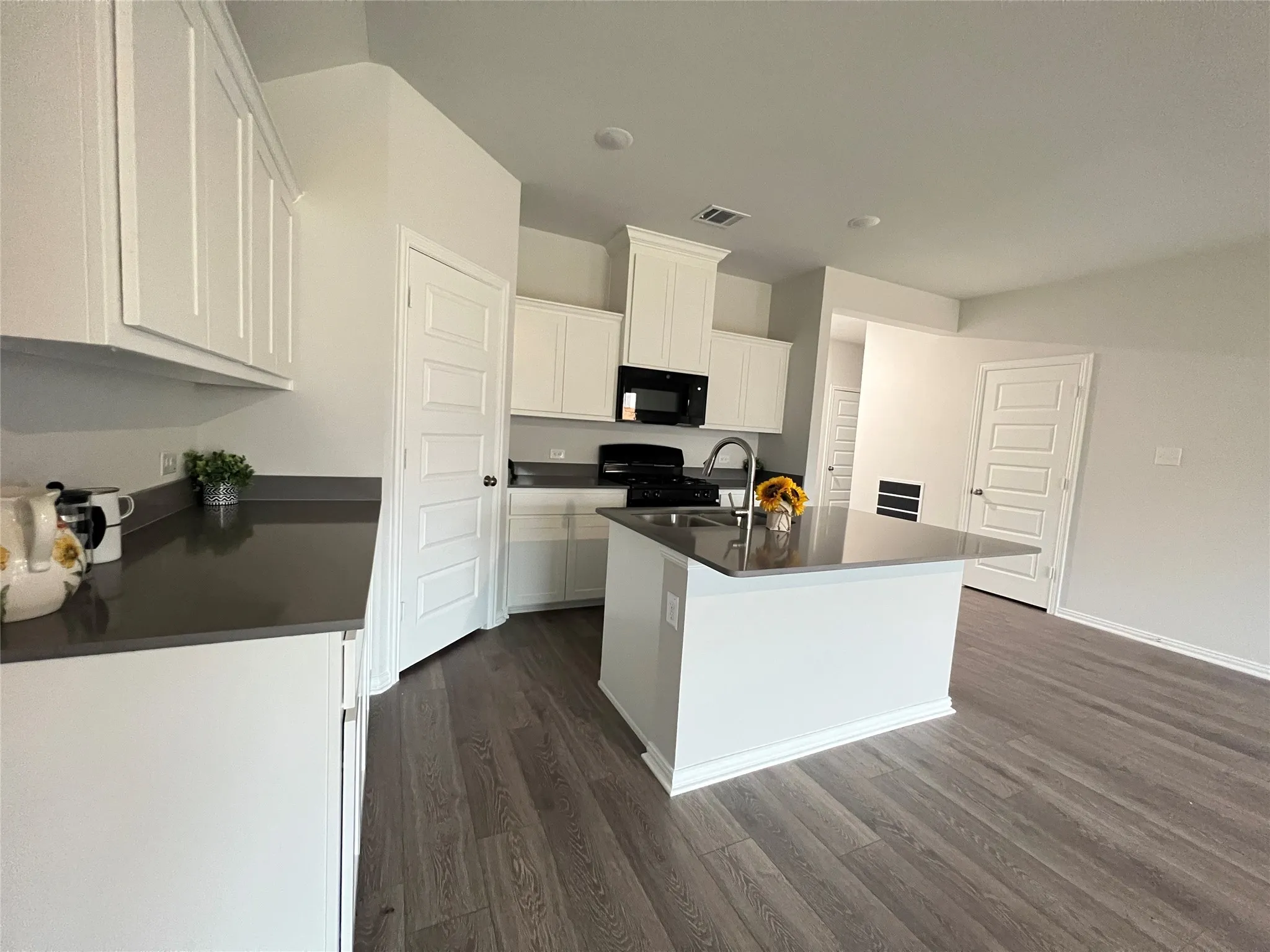 Single Family Residence For Rent in Grayson County , 553 Meadow Run Drive, Van Alstyne, Texas 75495, 4 Bedroom, 2 Bathroom, 2 Garage spaces, 1,798 Sqft, built in 2023, mls#21332861, Real Estate Agent in Van Alstyne, Homes For Rent in Grayson county, Homes For Rent in Van Alstyne, Realtor in Van Alstyne Texas, Real Estate Brokerage Independent Realty Texas, Luminita Cordes Realtor