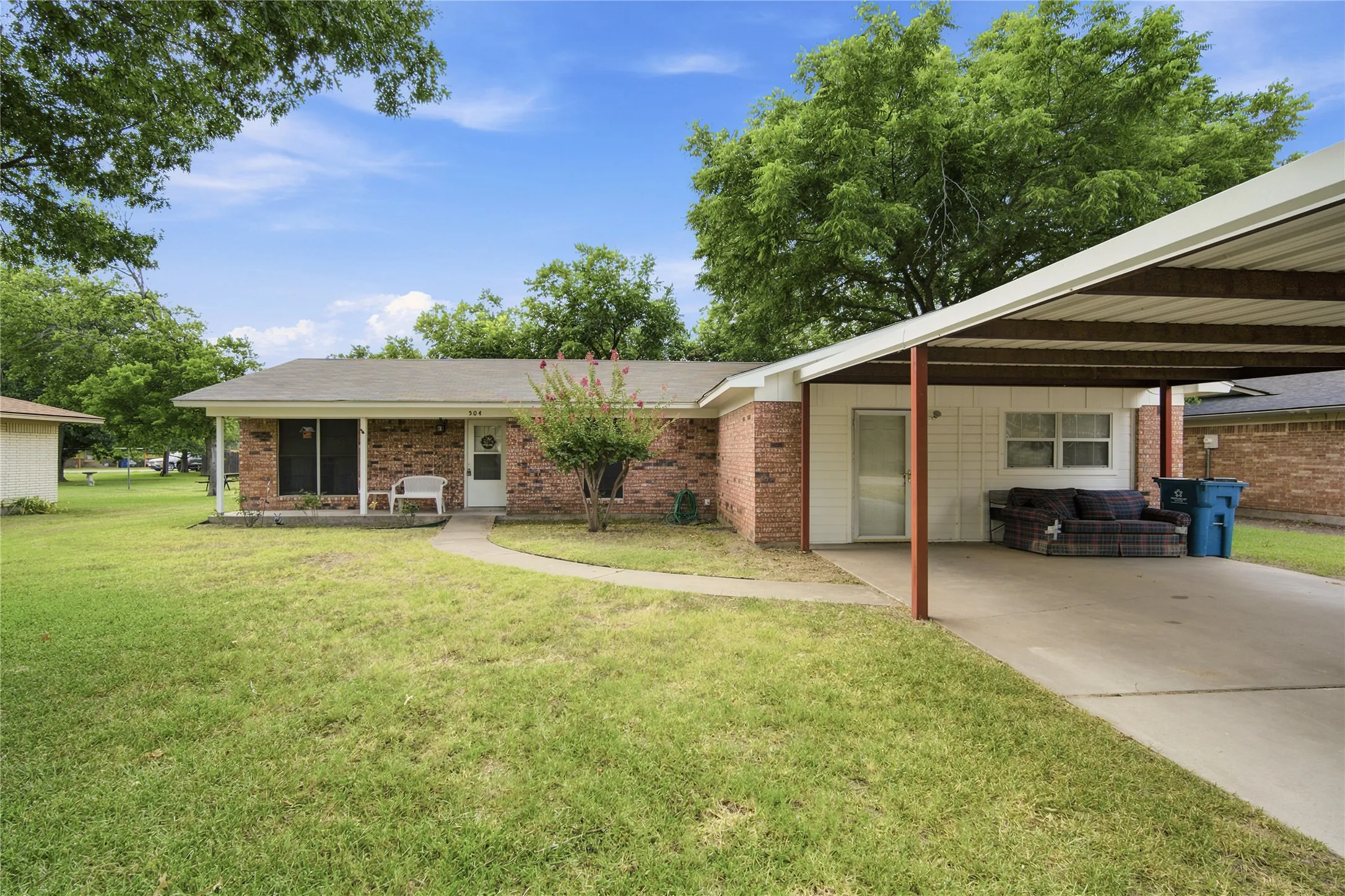 Single Family Residence For Sale in Hill County , 504 E Roosevelt Avenue, Whitney, Texas 76692, 3 Bedroom, 2 Bathroom, Garage spaces, 1,816 Sqft, built in 1975, mls#21316986, Real Estate Agent in Whitney, Homes For Sale in Hill county, Homes For Sale in Whitney, Realtor in Whitney Texas, Real Estate Brokerage Independent Realty Texas, Luminita Cordes Realtor