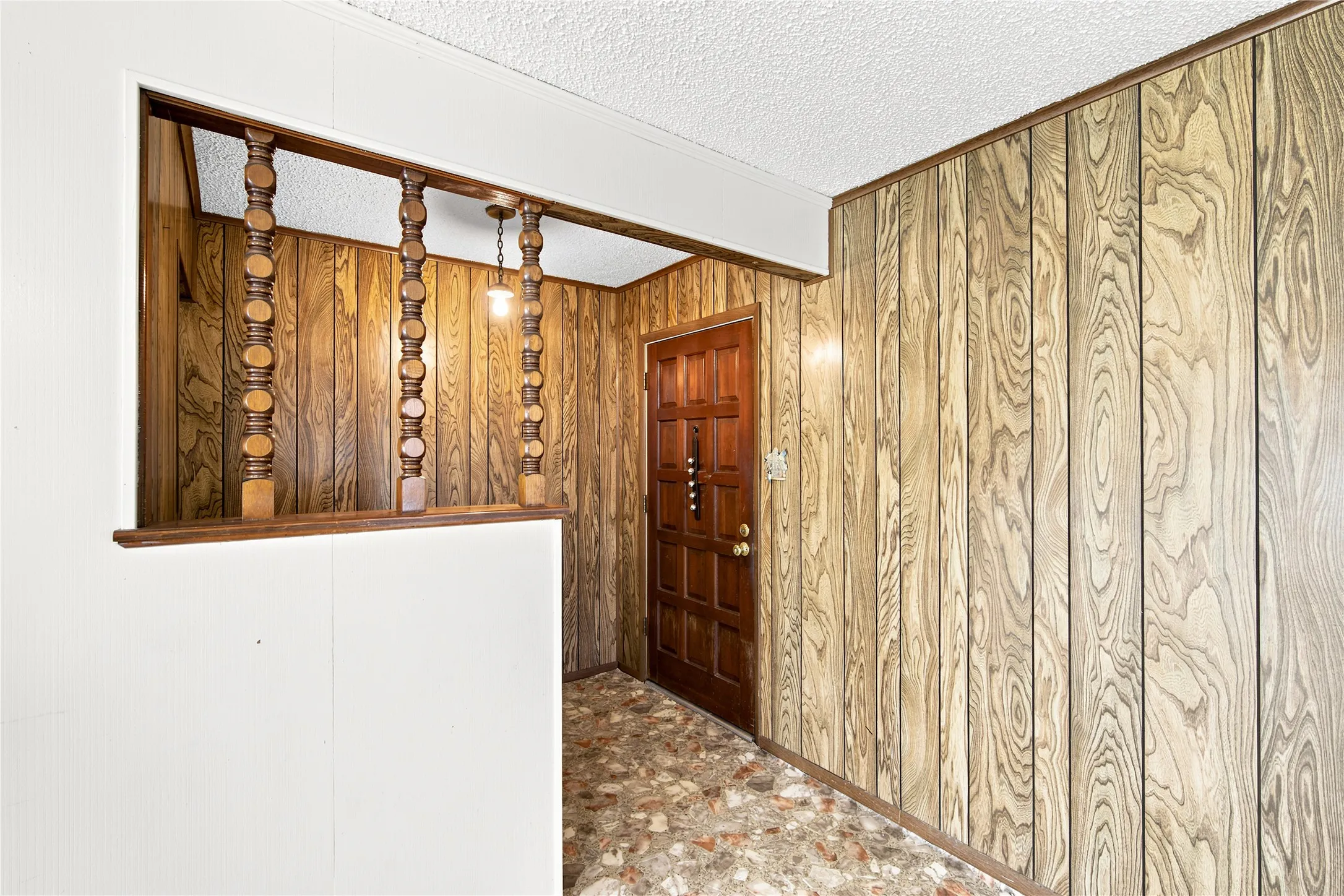 Single Family Residence For Sale in Hill County , 504 E Roosevelt Avenue, Whitney, Texas 76692, 3 Bedroom, 2 Bathroom, Garage spaces, 1,816 Sqft, built in 1975, mls#21316986, Real Estate Agent in Whitney, Homes For Sale in Hill county, Homes For Sale in Whitney, Realtor in Whitney Texas, Real Estate Brokerage Independent Realty Texas, Luminita Cordes Realtor