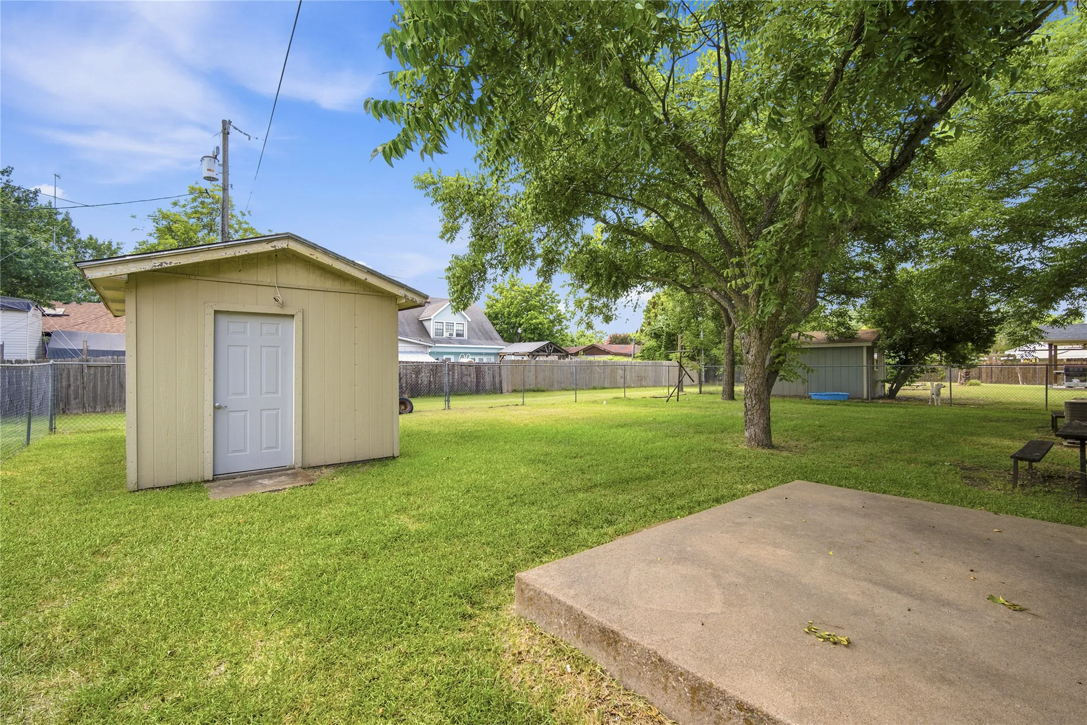 Single Family Residence For Sale in Hill County , 504 E Roosevelt Avenue, Whitney, Texas 76692, 3 Bedroom, 2 Bathroom, Garage spaces, 1,816 Sqft, built in 1975, mls#21316986, Real Estate Agent in Whitney, Homes For Sale in Hill county, Homes For Sale in Whitney, Realtor in Whitney Texas, Real Estate Brokerage Independent Realty Texas, Luminita Cordes Realtor