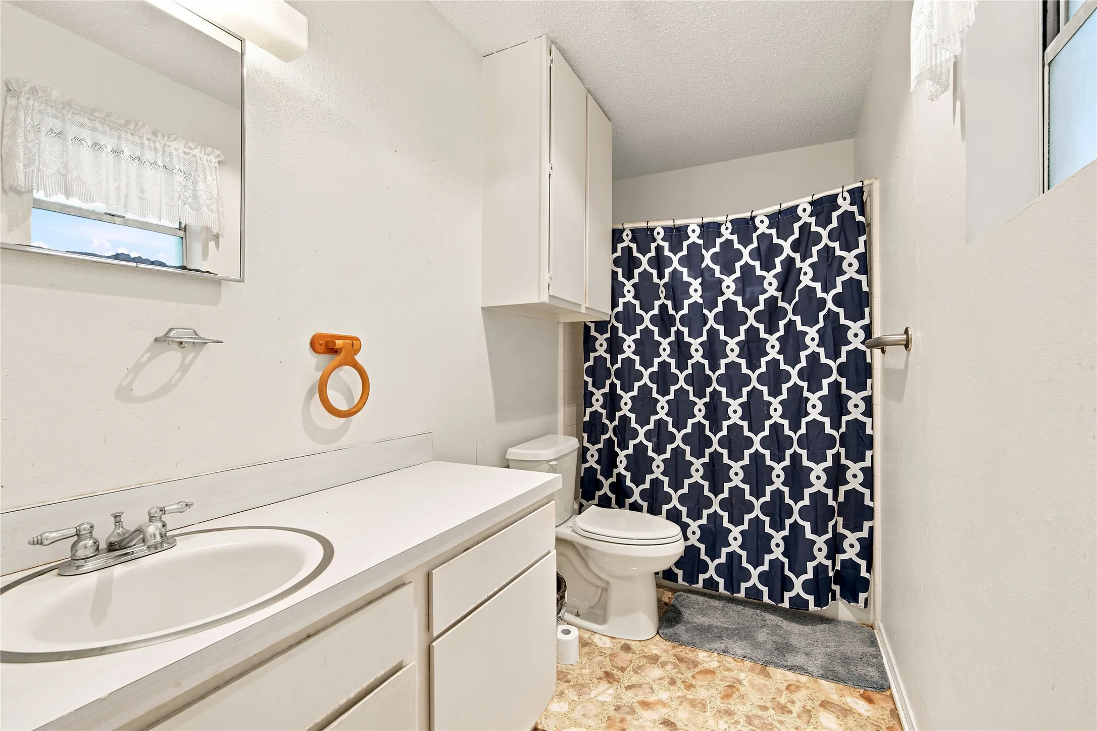 Single Family Residence For Sale in Hill County , 504 E Roosevelt Avenue, Whitney, Texas 76692, 3 Bedroom, 2 Bathroom, Garage spaces, 1,816 Sqft, built in 1975, mls#21316986, Real Estate Agent in Whitney, Homes For Sale in Hill county, Homes For Sale in Whitney, Realtor in Whitney Texas, Real Estate Brokerage Independent Realty Texas, Luminita Cordes Realtor