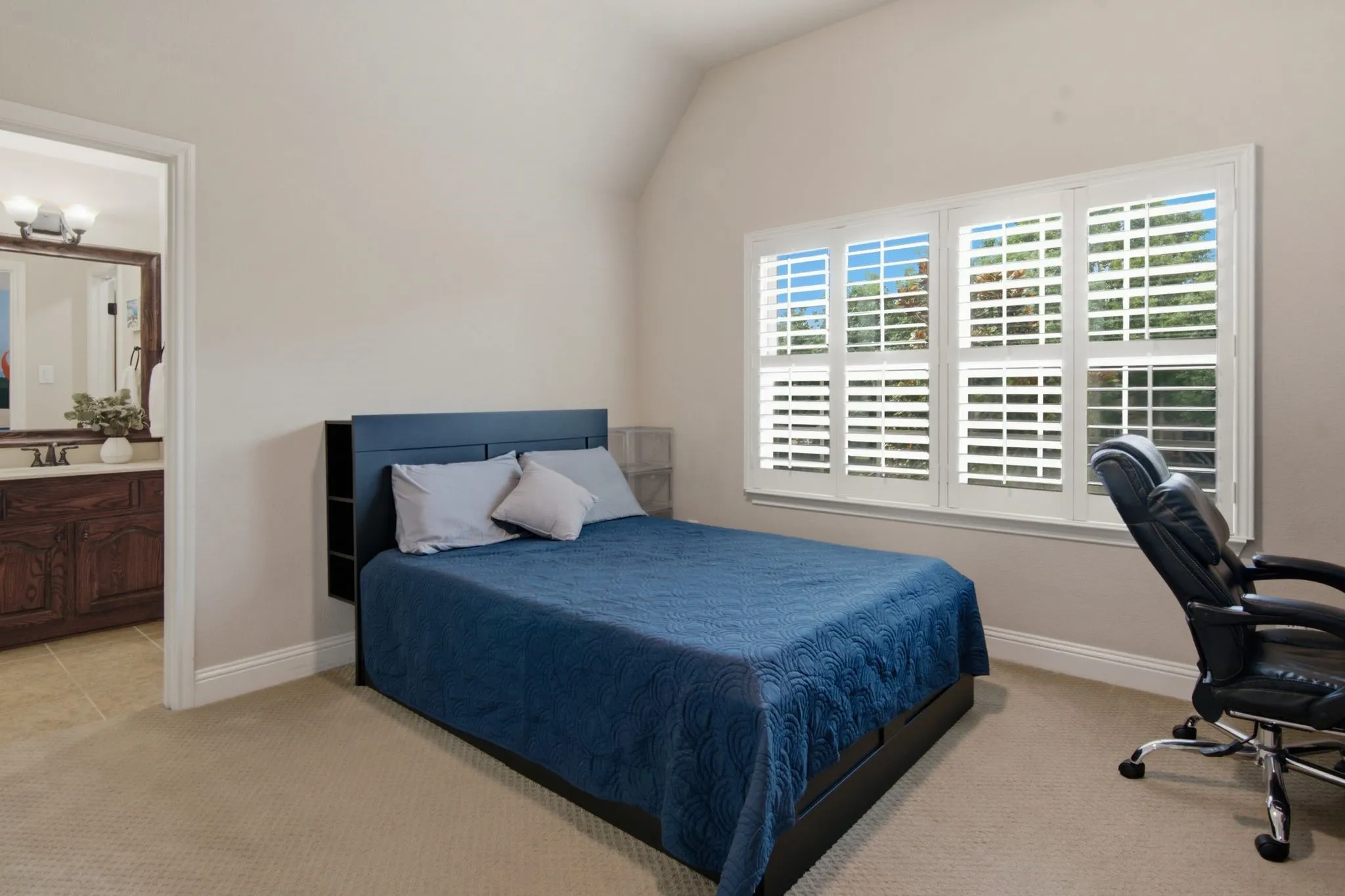Secondary bedroom overlooking the front of the house. This bedroom has a shared bath with adjoining bedroom.
