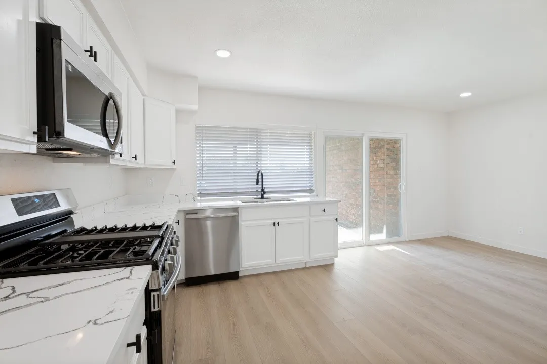 Single Family Residence For Sale in Denton County , 1910 Rambling Ridge Lane, Carrollton, Texas 75007, 3 Bedroom, 2 Bathroom, 2 Garage spaces, 1,853 Sqft, built in 1977, mls#21332020, Real Estate Agent in Carrollton, Homes For Sale in Denton county, Homes For Sale in Carrollton, Realtor in Carrollton Texas, Real Estate Brokerage Independent Realty Texas, Luminita Cordes Realtor