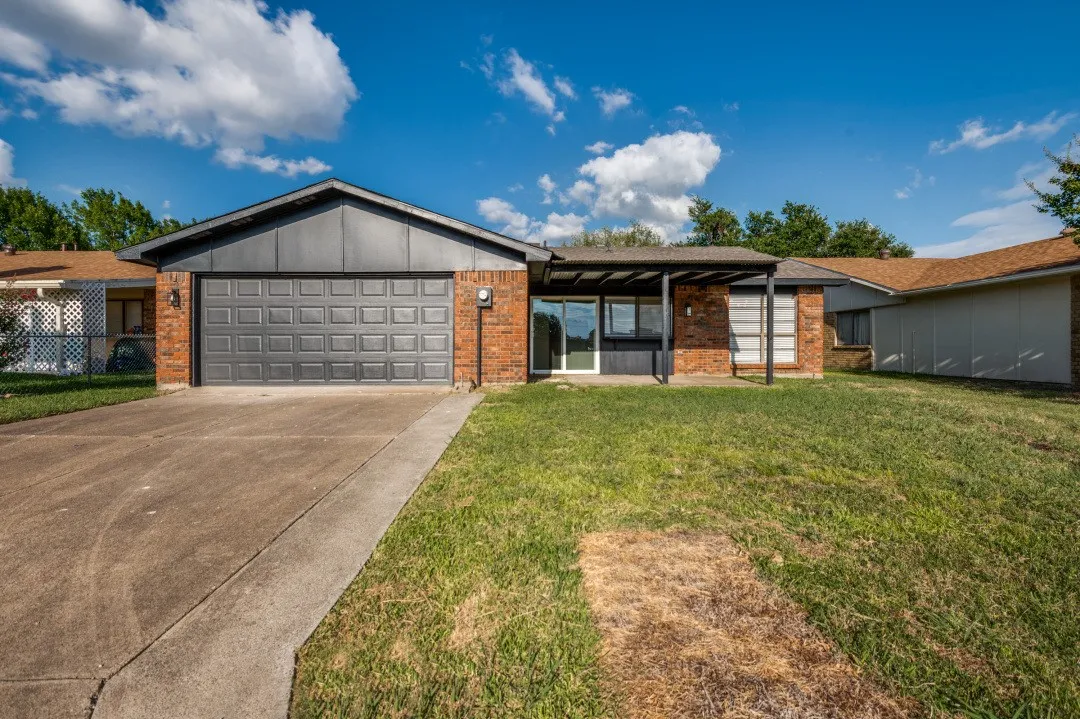 Single Family Residence For Sale in Denton County , 1910 Rambling Ridge Lane, Carrollton, Texas 75007, 3 Bedroom, 2 Bathroom, 2 Garage spaces, 1,853 Sqft, built in 1977, mls#21332020, Real Estate Agent in Carrollton, Homes For Sale in Denton county, Homes For Sale in Carrollton, Realtor in Carrollton Texas, Real Estate Brokerage Independent Realty Texas, Luminita Cordes Realtor