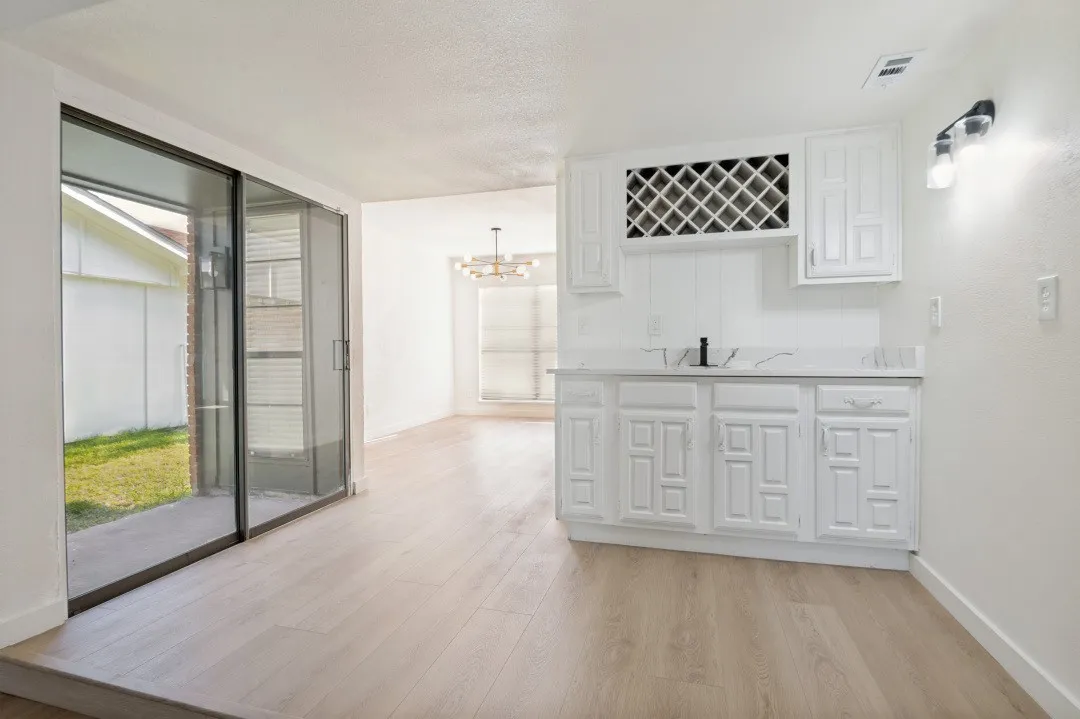 Single Family Residence For Sale in Denton County , 1910 Rambling Ridge Lane, Carrollton, Texas 75007, 3 Bedroom, 2 Bathroom, 2 Garage spaces, 1,853 Sqft, built in 1977, mls#21332020, Real Estate Agent in Carrollton, Homes For Sale in Denton county, Homes For Sale in Carrollton, Realtor in Carrollton Texas, Real Estate Brokerage Independent Realty Texas, Luminita Cordes Realtor