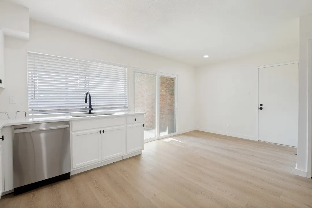 Single Family Residence For Sale in Denton County , 1910 Rambling Ridge Lane, Carrollton, Texas 75007, 3 Bedroom, 2 Bathroom, 2 Garage spaces, 1,853 Sqft, built in 1977, mls#21332020, Real Estate Agent in Carrollton, Homes For Sale in Denton county, Homes For Sale in Carrollton, Realtor in Carrollton Texas, Real Estate Brokerage Independent Realty Texas, Luminita Cordes Realtor