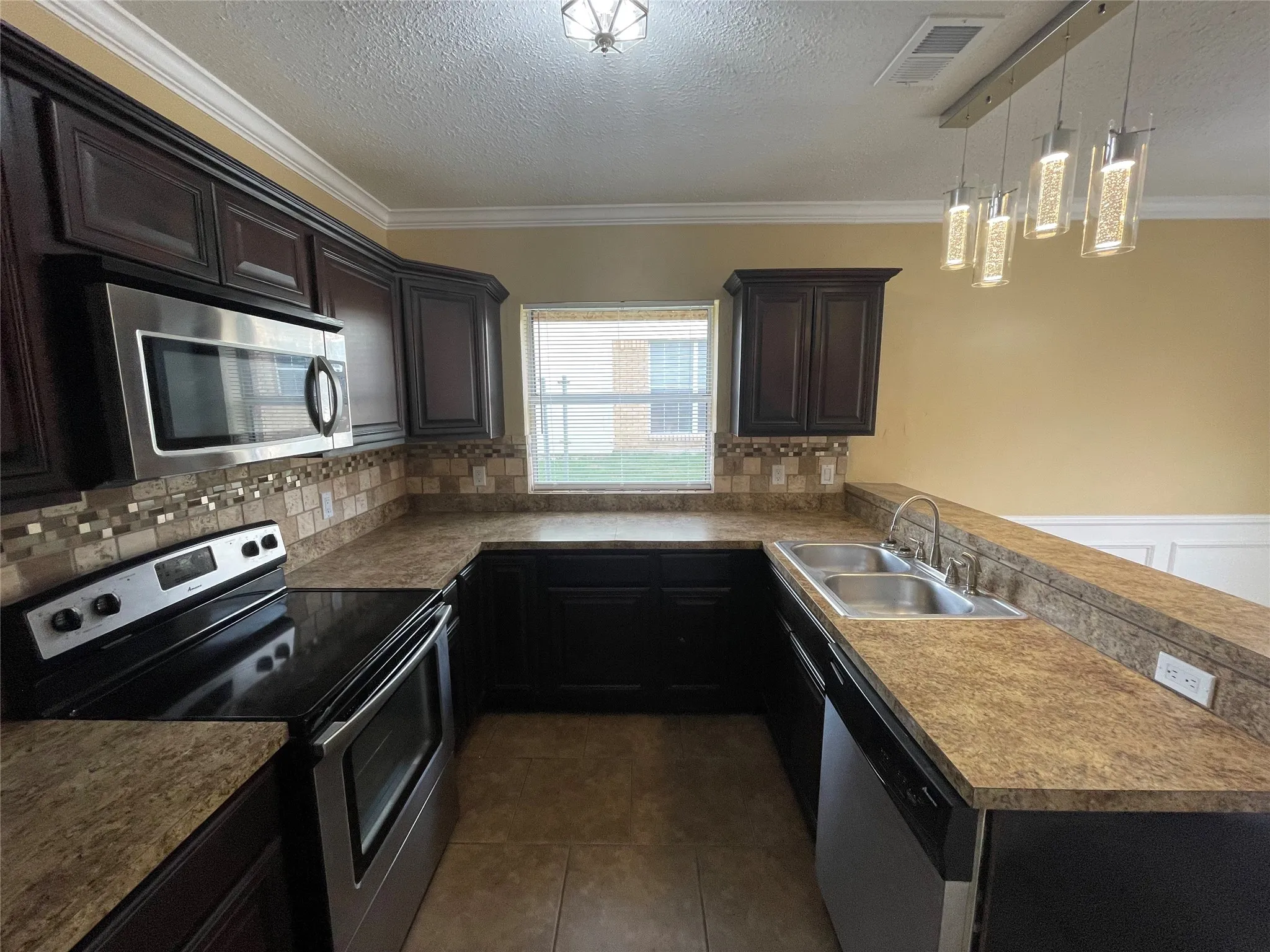 Duplex For Rent in Dallas County , 2224 Forestbrook Drive, Garland, Texas 75040, 3 Bedroom, 2 Bathroom, Garage spaces, 1,309 Sqft, built in 1985, mls#21332884, Real Estate Agent in Garland, Homes For Rent in Dallas county, Homes For Rent in Garland, Realtor in Garland Texas, Real Estate Brokerage Independent Realty Texas, Luminita Cordes Realtor