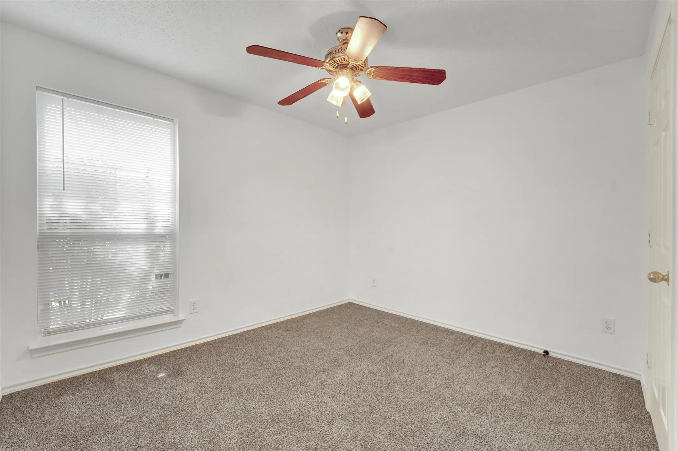 Single Family Residence For Sale in Dallas County , 8210 Sailors Street, Rowlett, Texas 75089, 4 Bedroom, 2 Bathroom, 2 Garage spaces, 2,258 Sqft, built in 2003, mls#21331354, Real Estate Agent in Rowlett, Homes For Sale in Dallas county, Homes For Sale in Rowlett, Realtor in Rowlett Texas, Real Estate Brokerage Independent Realty Texas, Luminita Cordes Realtor
