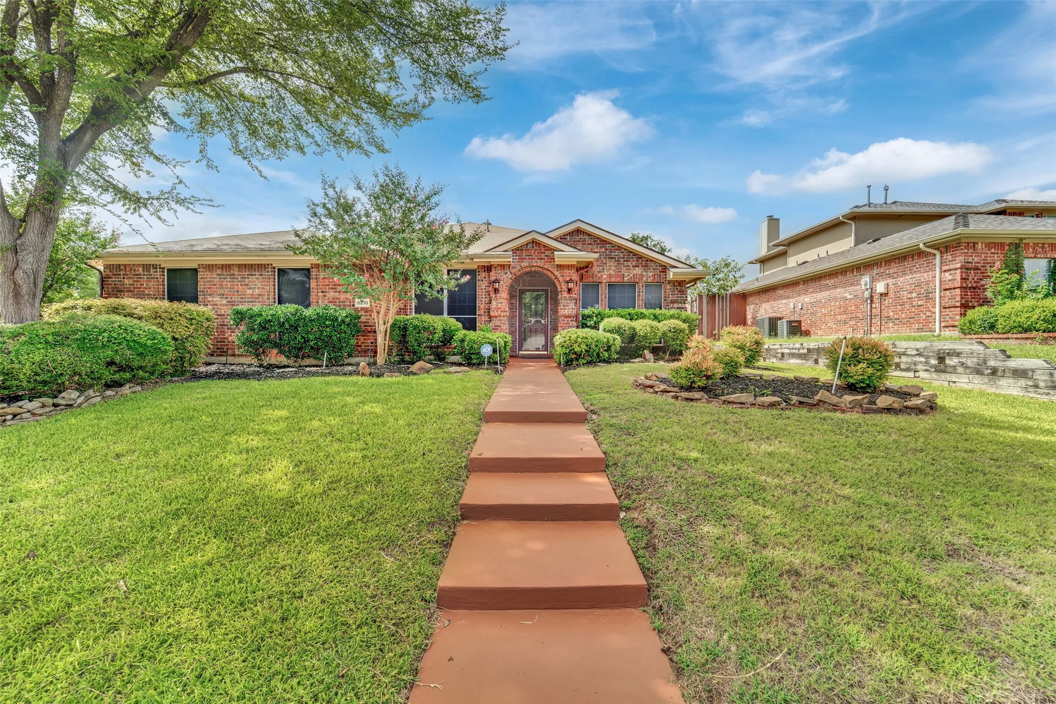 Single Family Residence For Sale in Dallas County , 8210 Sailors Street, Rowlett, Texas 75089, 4 Bedroom, 2 Bathroom, 2 Garage spaces, 2,258 Sqft, built in 2003, mls#21331354, Real Estate Agent in Rowlett, Homes For Sale in Dallas county, Homes For Sale in Rowlett, Realtor in Rowlett Texas, Real Estate Brokerage Independent Realty Texas, Luminita Cordes Realtor