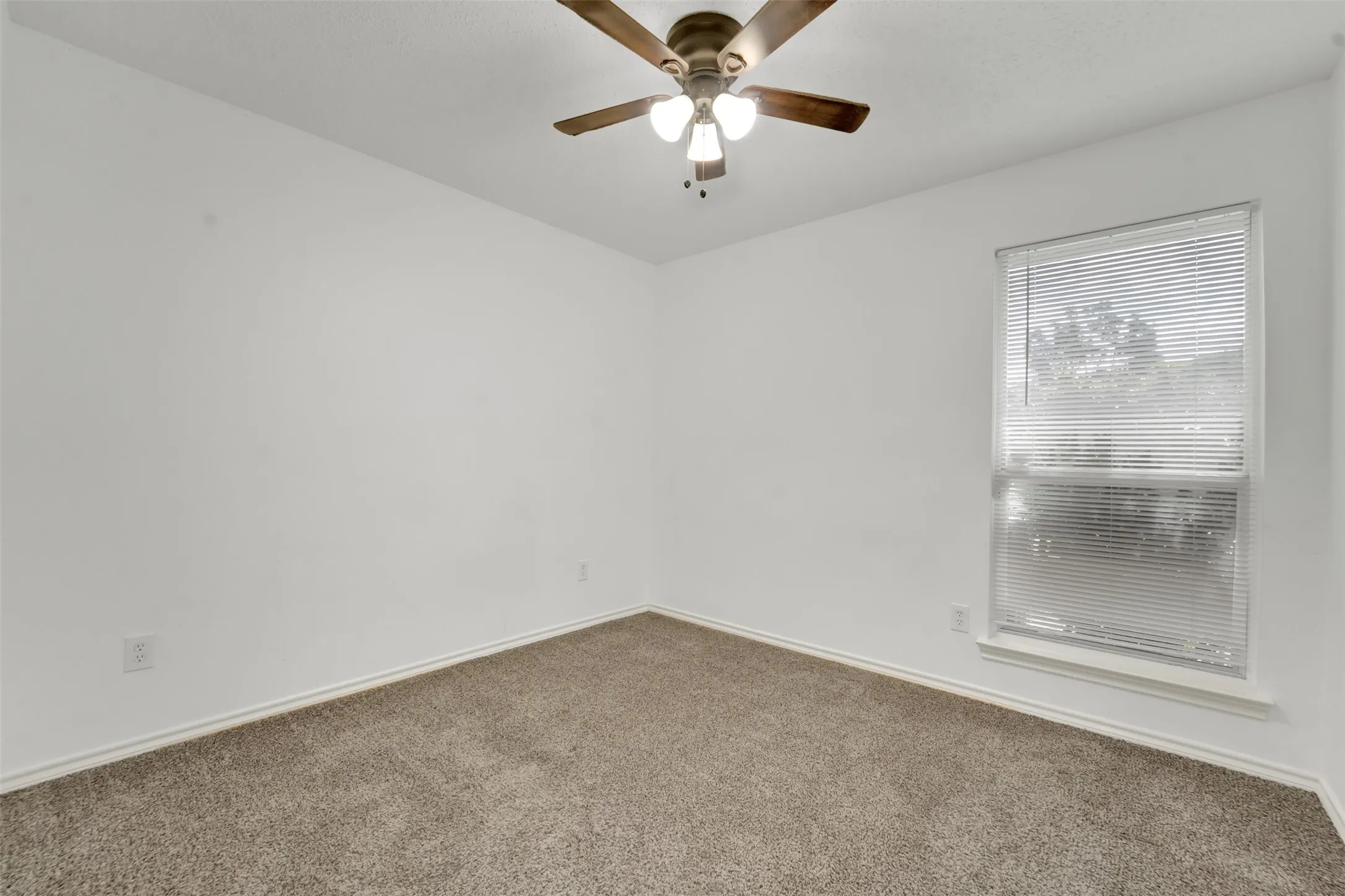 Single Family Residence For Sale in Dallas County , 8210 Sailors Street, Rowlett, Texas 75089, 4 Bedroom, 2 Bathroom, 2 Garage spaces, 2,258 Sqft, built in 2003, mls#21331354, Real Estate Agent in Rowlett, Homes For Sale in Dallas county, Homes For Sale in Rowlett, Realtor in Rowlett Texas, Real Estate Brokerage Independent Realty Texas, Luminita Cordes Realtor