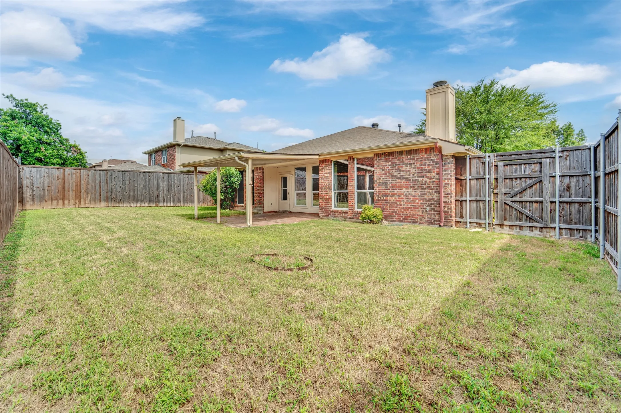 Single Family Residence For Sale in Dallas County , 8210 Sailors Street, Rowlett, Texas 75089, 4 Bedroom, 2 Bathroom, 2 Garage spaces, 2,258 Sqft, built in 2003, mls#21331354, Real Estate Agent in Rowlett, Homes For Sale in Dallas county, Homes For Sale in Rowlett, Realtor in Rowlett Texas, Real Estate Brokerage Independent Realty Texas, Luminita Cordes Realtor