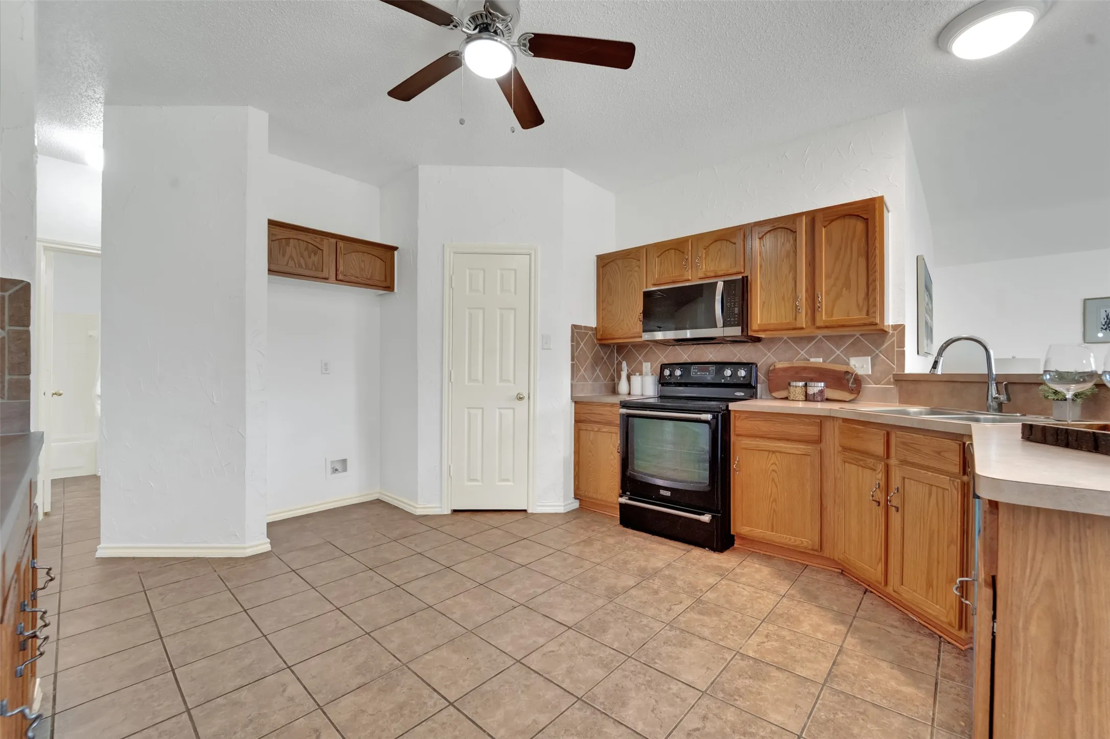 Single Family Residence For Sale in Dallas County , 8210 Sailors Street, Rowlett, Texas 75089, 4 Bedroom, 2 Bathroom, 2 Garage spaces, 2,258 Sqft, built in 2003, mls#21331354, Real Estate Agent in Rowlett, Homes For Sale in Dallas county, Homes For Sale in Rowlett, Realtor in Rowlett Texas, Real Estate Brokerage Independent Realty Texas, Luminita Cordes Realtor
