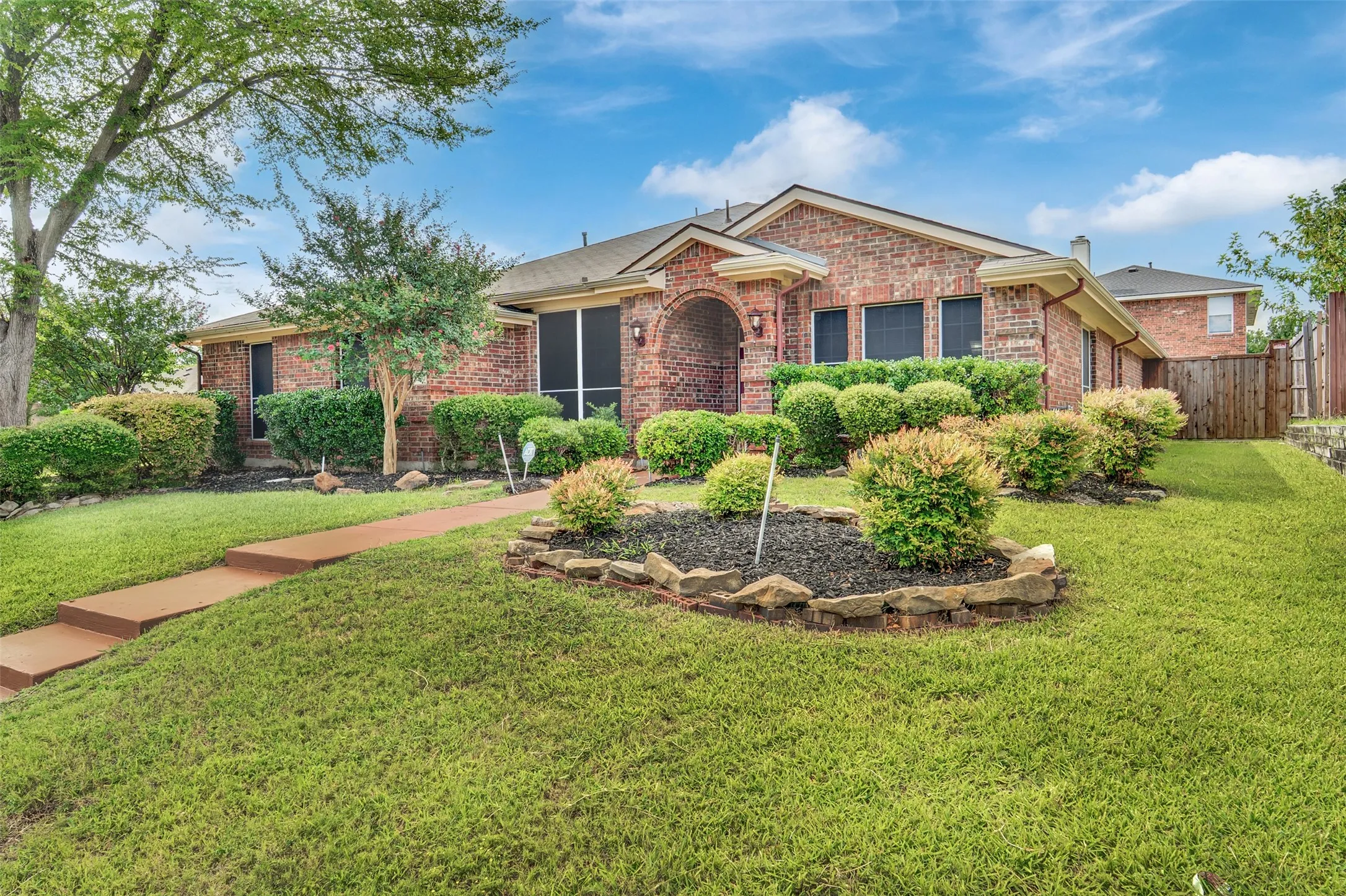 Single Family Residence For Sale in Dallas County , 8210 Sailors Street, Rowlett, Texas 75089, 4 Bedroom, 2 Bathroom, 2 Garage spaces, 2,258 Sqft, built in 2003, mls#21331354, Real Estate Agent in Rowlett, Homes For Sale in Dallas county, Homes For Sale in Rowlett, Realtor in Rowlett Texas, Real Estate Brokerage Independent Realty Texas, Luminita Cordes Realtor