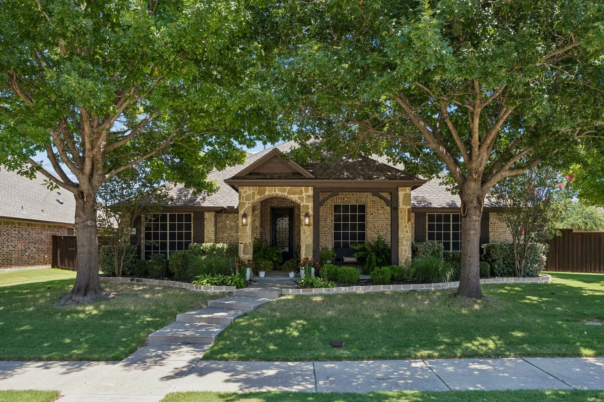 Single Family Residence For Sale in Rockwall County , 3904 Betty Street, Rockwall, Texas 75087, 3 Bedroom, 2 Bathroom, 2 Garage spaces, 2,581 Sqft, built in 2011, mls#21328527, Real Estate Agent in Rockwall, Homes For Sale in Rockwall county, Homes For Sale in Rockwall, Realtor in Rockwall Texas, Real Estate Brokerage Independent Realty Texas, Luminita Cordes Realtor
