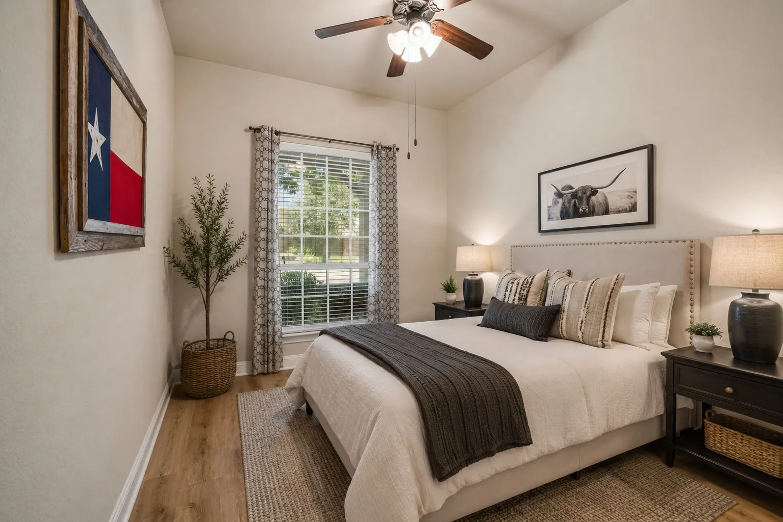 Additional secondary bedroom.