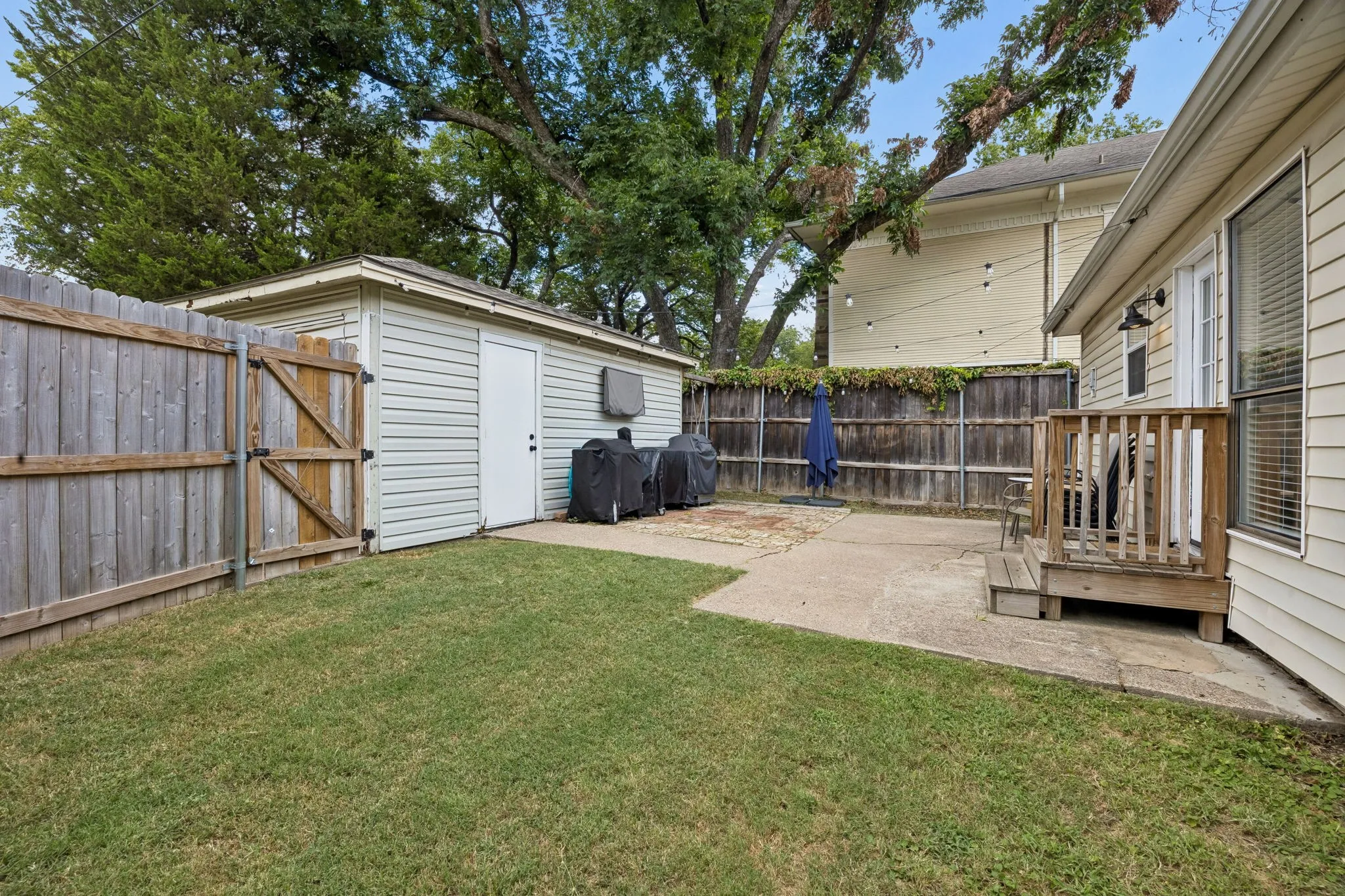 Single Family Residence For Sale in Dallas County , 5631 Victor Street, Dallas, Texas 75214, 2 Bedrooms, 2 Bathrooms, Garage spaces, 1,100 Sqft, built in 1983, Price $434,000, mls#21332749, Real Estate Agent in Dallas, Homes For Sale in Dallas county, Homes For Sale in Dallas, Realtor in Dallas Texas, Real Estate Brokerage Independent Realty Texas, Luminita Cordes Realtor