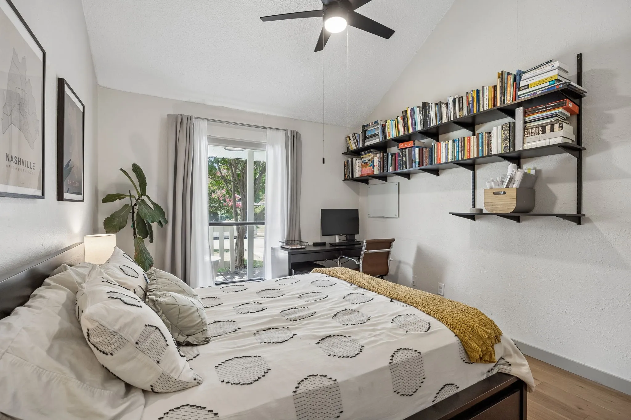 Single Family Residence For Sale in Dallas County , 5631 Victor Street, Dallas, Texas 75214, 2 Bedrooms, 2 Bathrooms, Garage spaces, 1,100 Sqft, built in 1983, Price $434,000, mls#21332749, Real Estate Agent in Dallas, Homes For Sale in Dallas county, Homes For Sale in Dallas, Realtor in Dallas Texas, Real Estate Brokerage Independent Realty Texas, Luminita Cordes Realtor