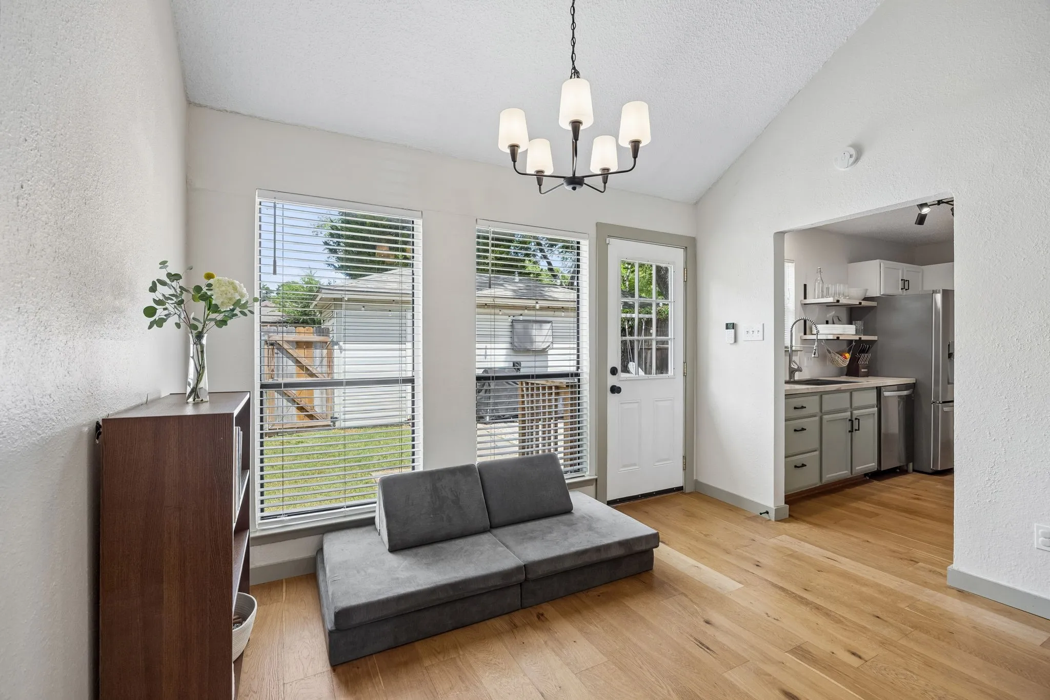 Single Family Residence For Sale in Dallas County , 5631 Victor Street, Dallas, Texas 75214, 2 Bedrooms, 2 Bathrooms, Garage spaces, 1,100 Sqft, built in 1983, Price $434,000, mls#21332749, Real Estate Agent in Dallas, Homes For Sale in Dallas county, Homes For Sale in Dallas, Realtor in Dallas Texas, Real Estate Brokerage Independent Realty Texas, Luminita Cordes Realtor