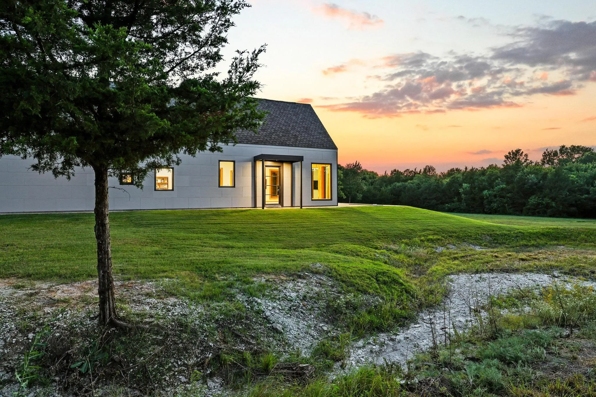 Single Family Residence For Sale in Fannin County , 511 County Road 4264, Leonard, Texas 75452, 2 Bedroom, 3 Bathroom, Garage spaces, 2,678 Sqft, built in 2021, mls#21332891, Real Estate Agent in Leonard, Homes For Sale in Fannin county, Homes For Sale in Leonard, Realtor in Leonard Texas, Real Estate Brokerage Independent Realty Texas, Luminita Cordes Realtor