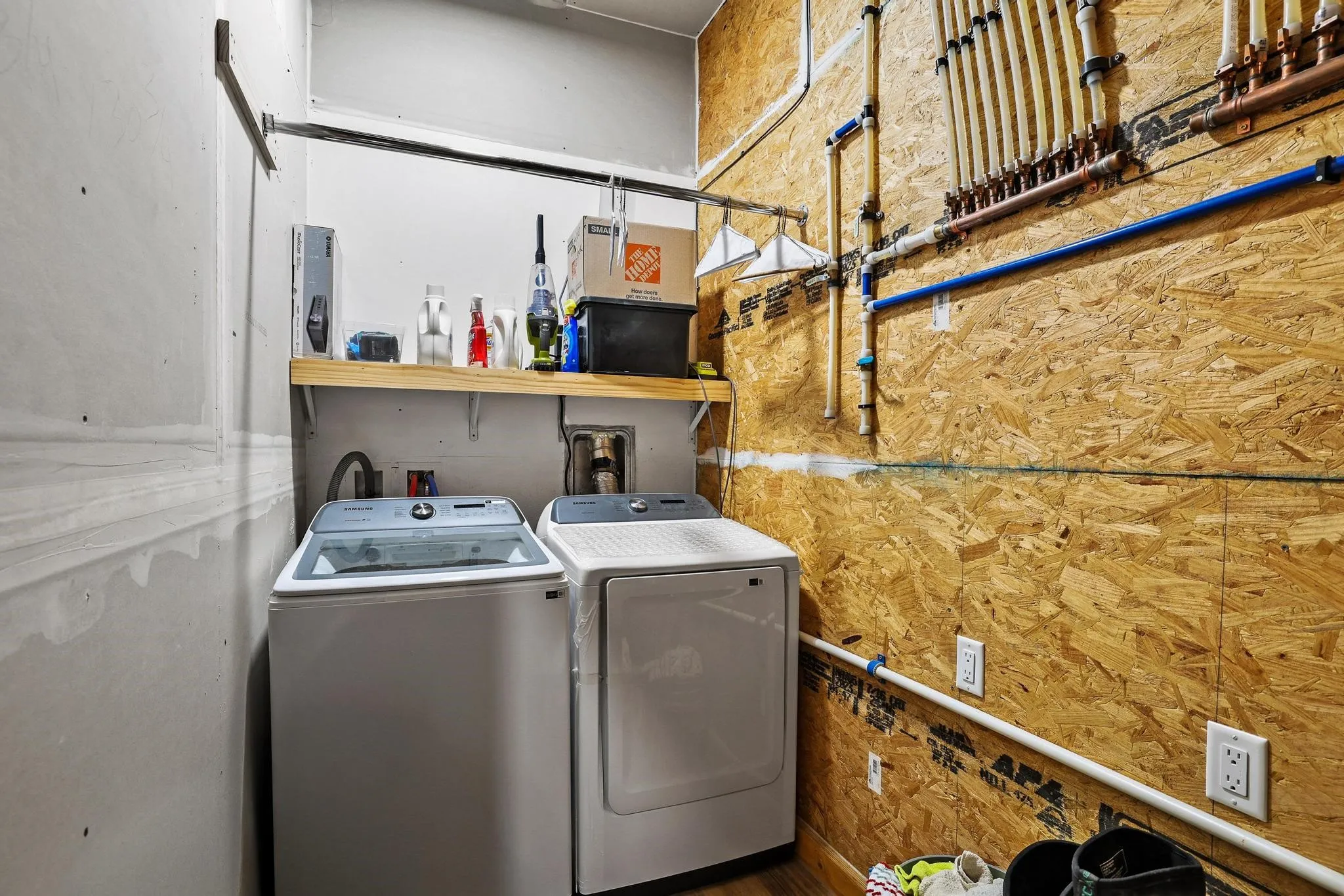 Single Family Residence For Sale in Fannin County , 511 County Road 4264, Leonard, Texas 75452, 2 Bedroom, 3 Bathroom, Garage spaces, 2,678 Sqft, built in 2021, mls#21332891, Real Estate Agent in Leonard, Homes For Sale in Fannin county, Homes For Sale in Leonard, Realtor in Leonard Texas, Real Estate Brokerage Independent Realty Texas, Luminita Cordes Realtor