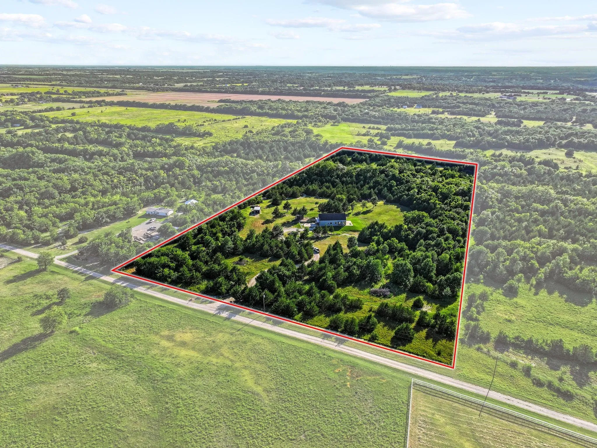 Single Family Residence For Sale in Fannin County , 511 County Road 4264, Leonard, Texas 75452, 2 Bedroom, 3 Bathroom, Garage spaces, 2,678 Sqft, built in 2021, mls#21332891, Real Estate Agent in Leonard, Homes For Sale in Fannin county, Homes For Sale in Leonard, Realtor in Leonard Texas, Real Estate Brokerage Independent Realty Texas, Luminita Cordes Realtor