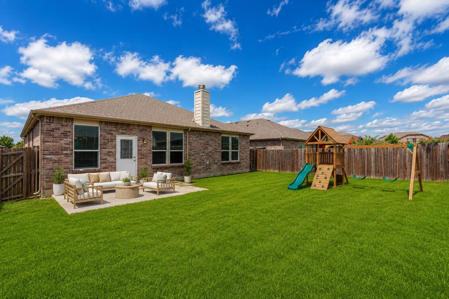 spacious back yard virtually staged