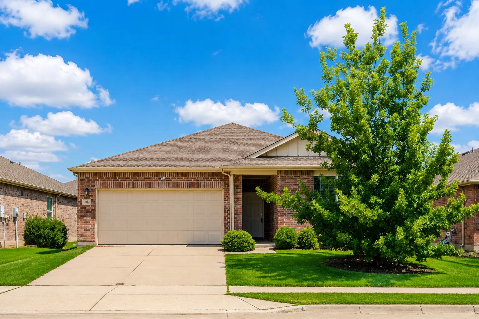 Single Family Residence For Sale in Denton County , 3013 Manuel Creek Drive, Little Elm, Texas 75068, 3 Bedroom, 2 Bathroom, 2 Garage spaces, 1,650 Sqft, built in 2016, mls#21332277, Real Estate Agent in Little Elm, Homes For Sale in Denton county, Homes For Sale in Little Elm, Realtor in Little Elm Texas, Real Estate Brokerage Independent Realty Texas, Luminita Cordes Realtor